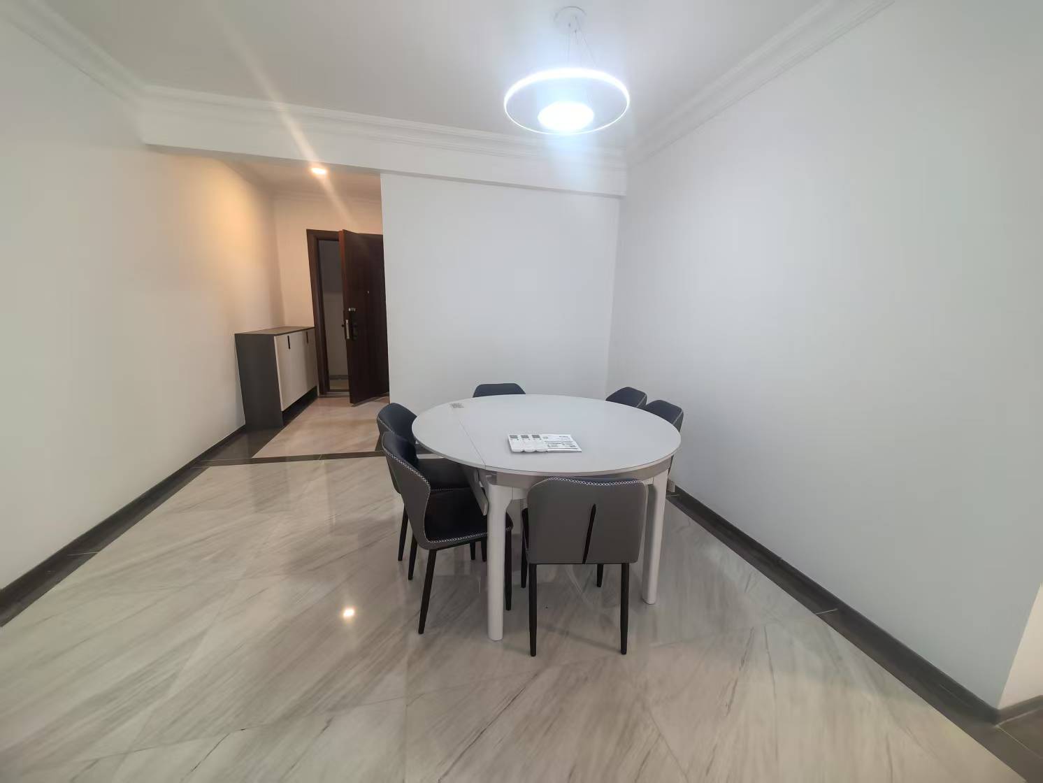 碧桂园梓山府 3室2厅2卫 2200.0元/月 碧桂园梓山府 3室2厅2卫 2200.0元/月室内图