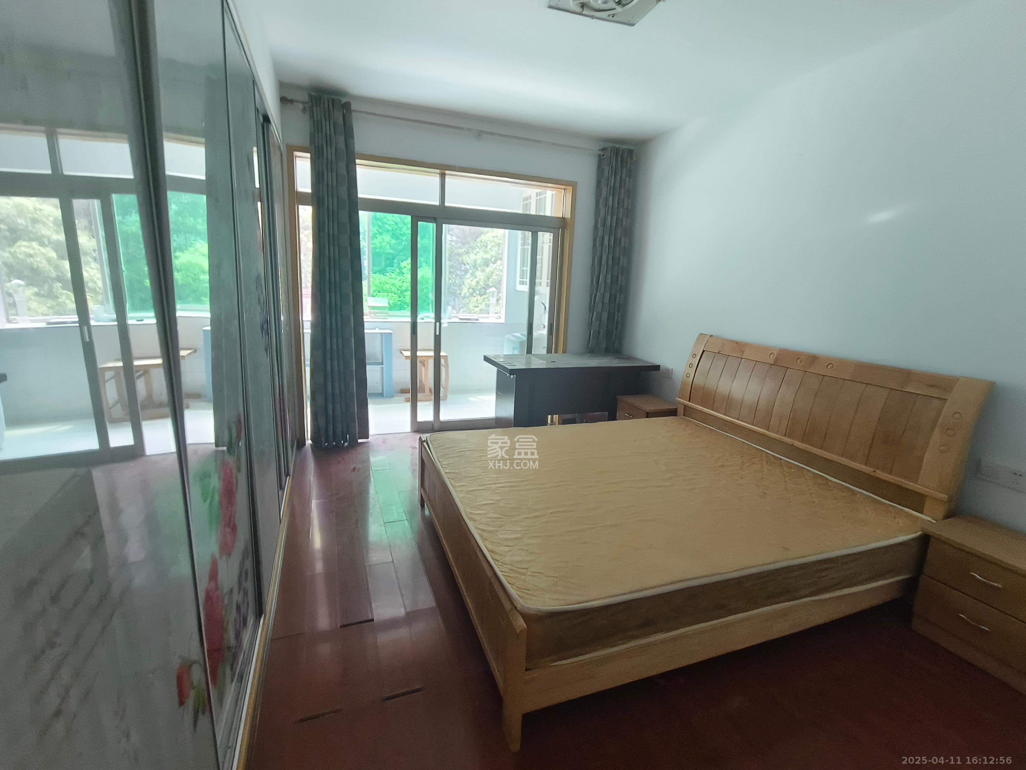 金鹰小区  3室2厅2卫    2700.0元/月室内图