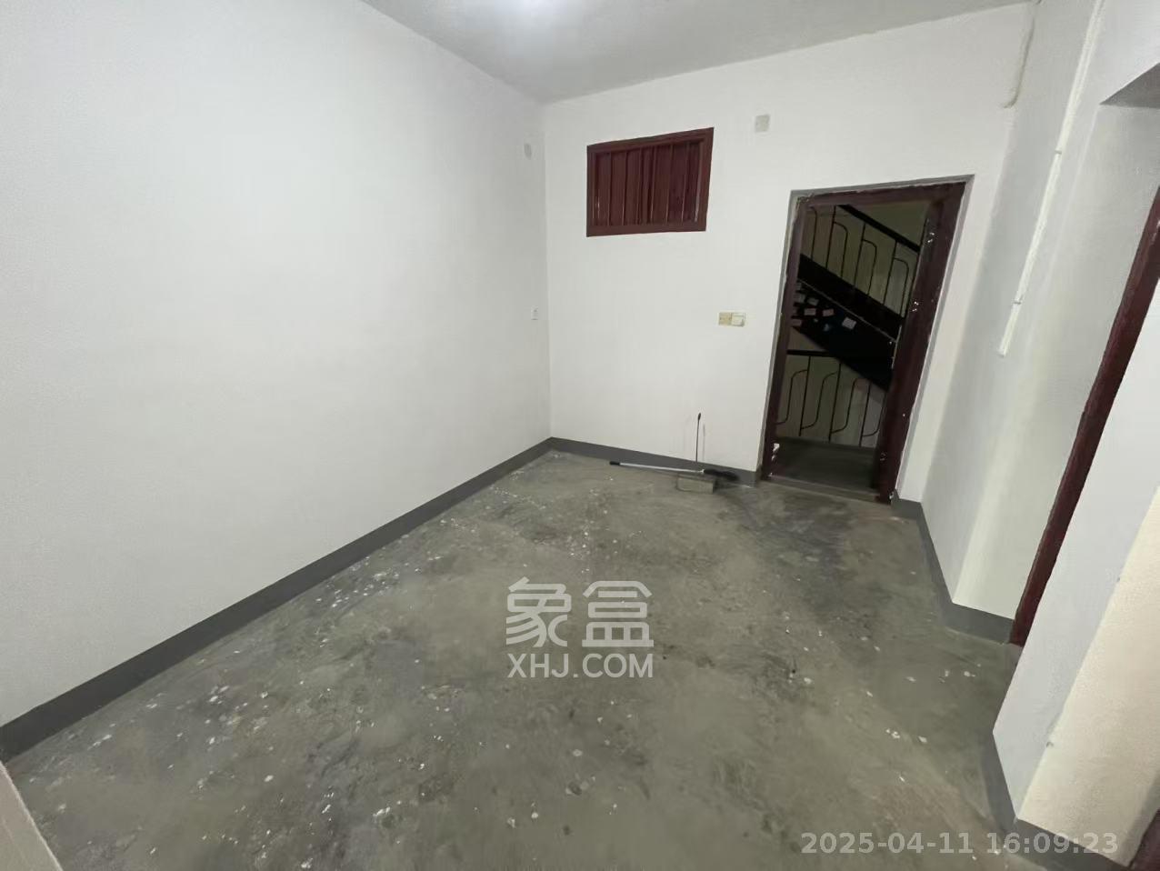 楚湘街一条巷散盘  1室1厅1卫   1200.00元/月