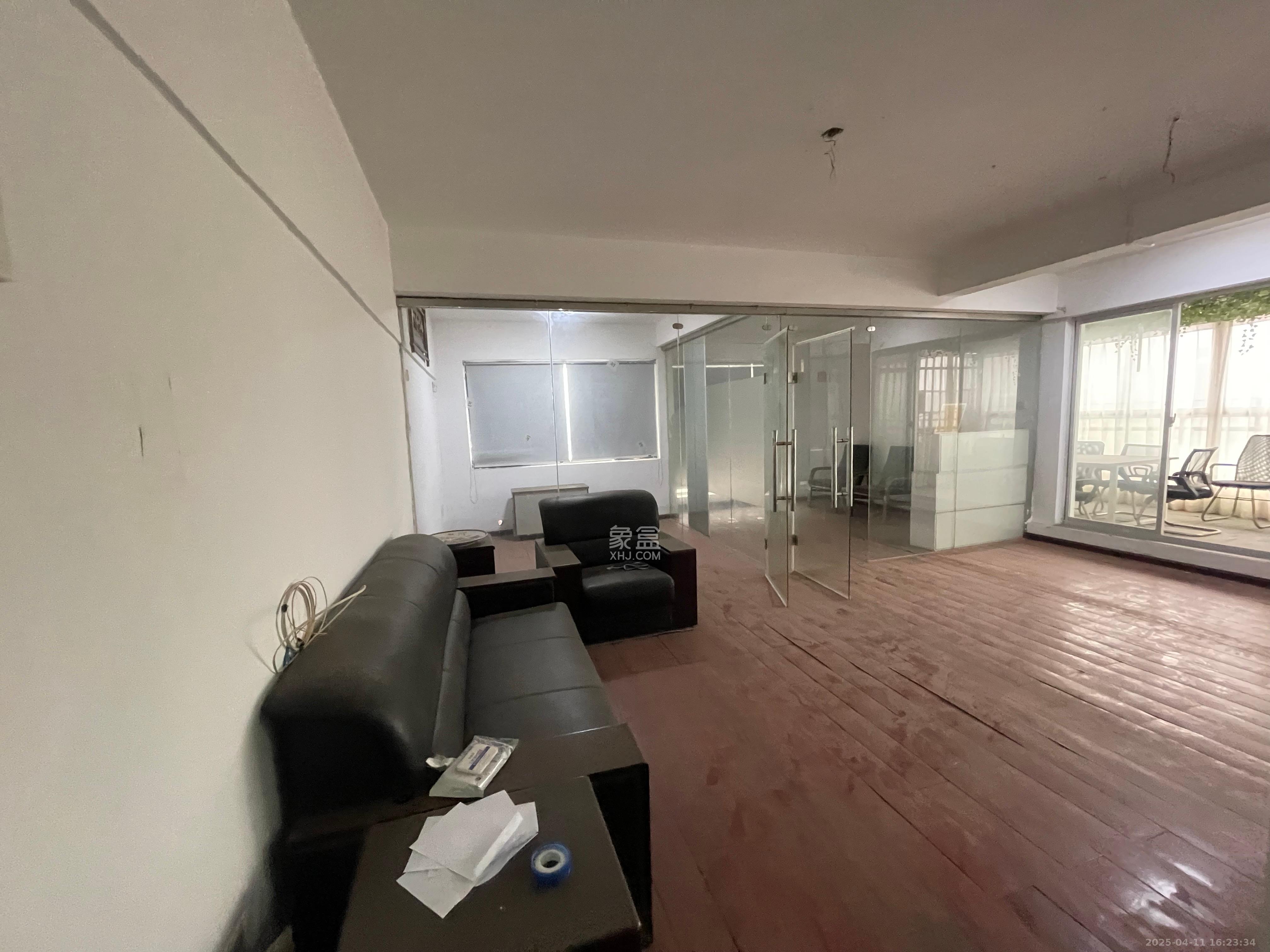 亚商国际 3室2厅1卫 1800.0元/月 亚商国际 3室2厅1卫 1800.0元/月室内图