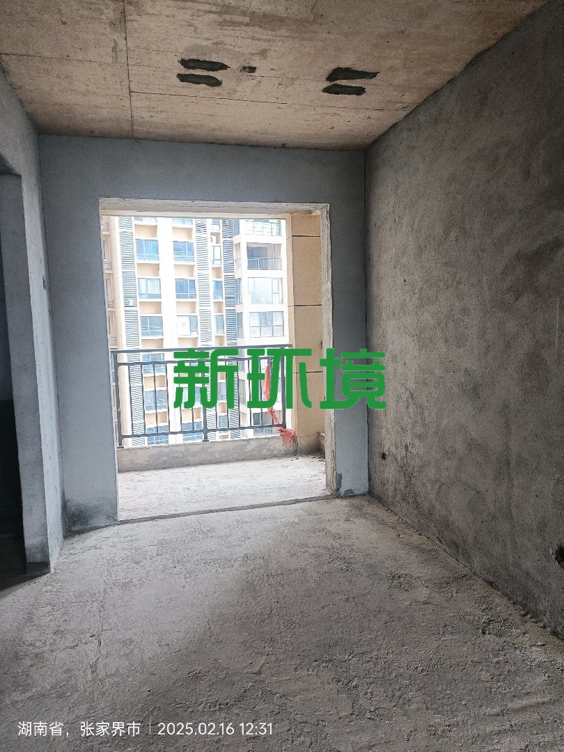尚东御园  3室2厅2卫   61.00万客厅