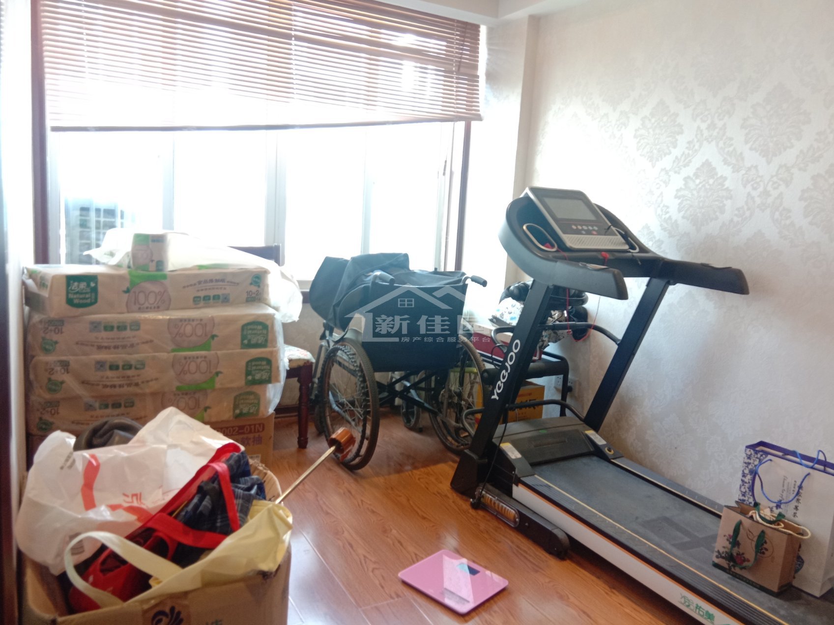 山城上品  4室2厅2卫   120.00万客厅