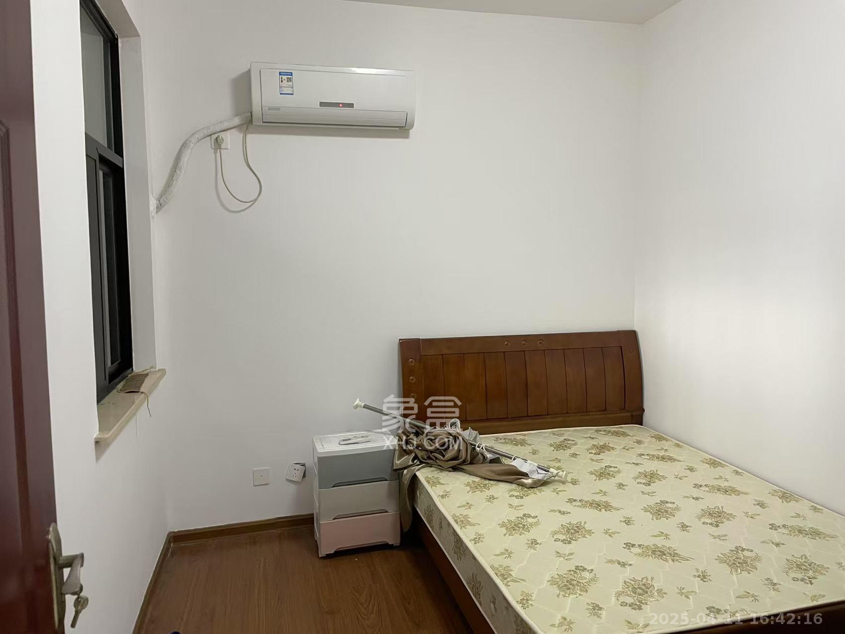 迎新佳苑  1室2厅1卫    2200.0元/月 迎新佳苑  1室2厅1卫    2200.0元/月室内图