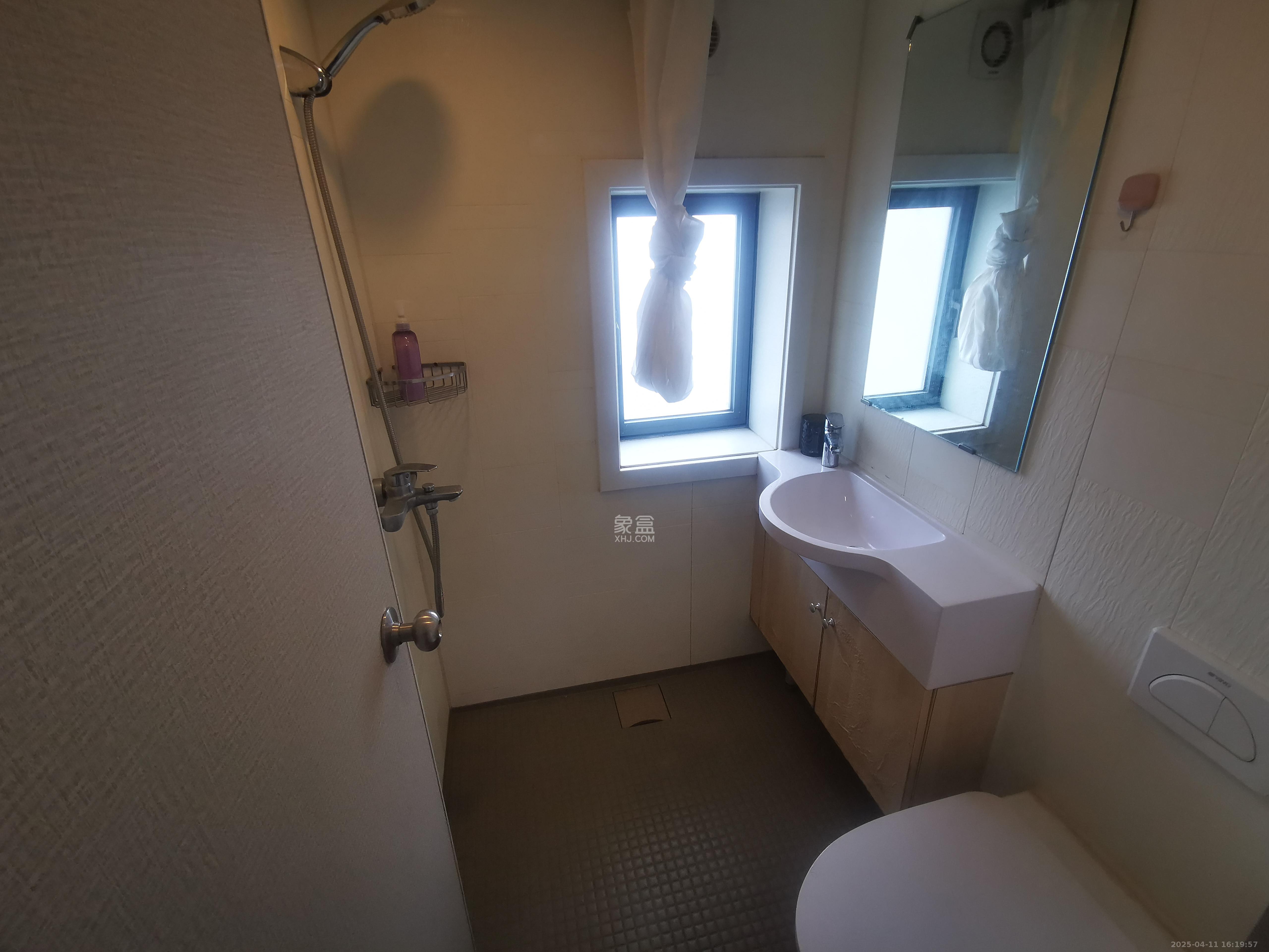 卓越浅水湾  2室1厅2卫   2300.00元/月室内图