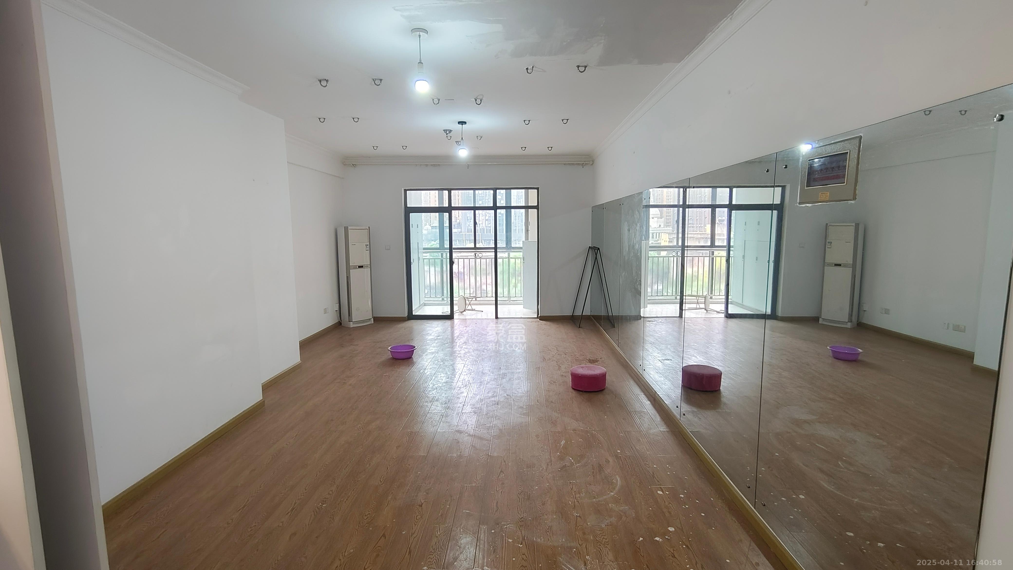 美寓明城  3室1厅2卫   2600.00元/月室内图