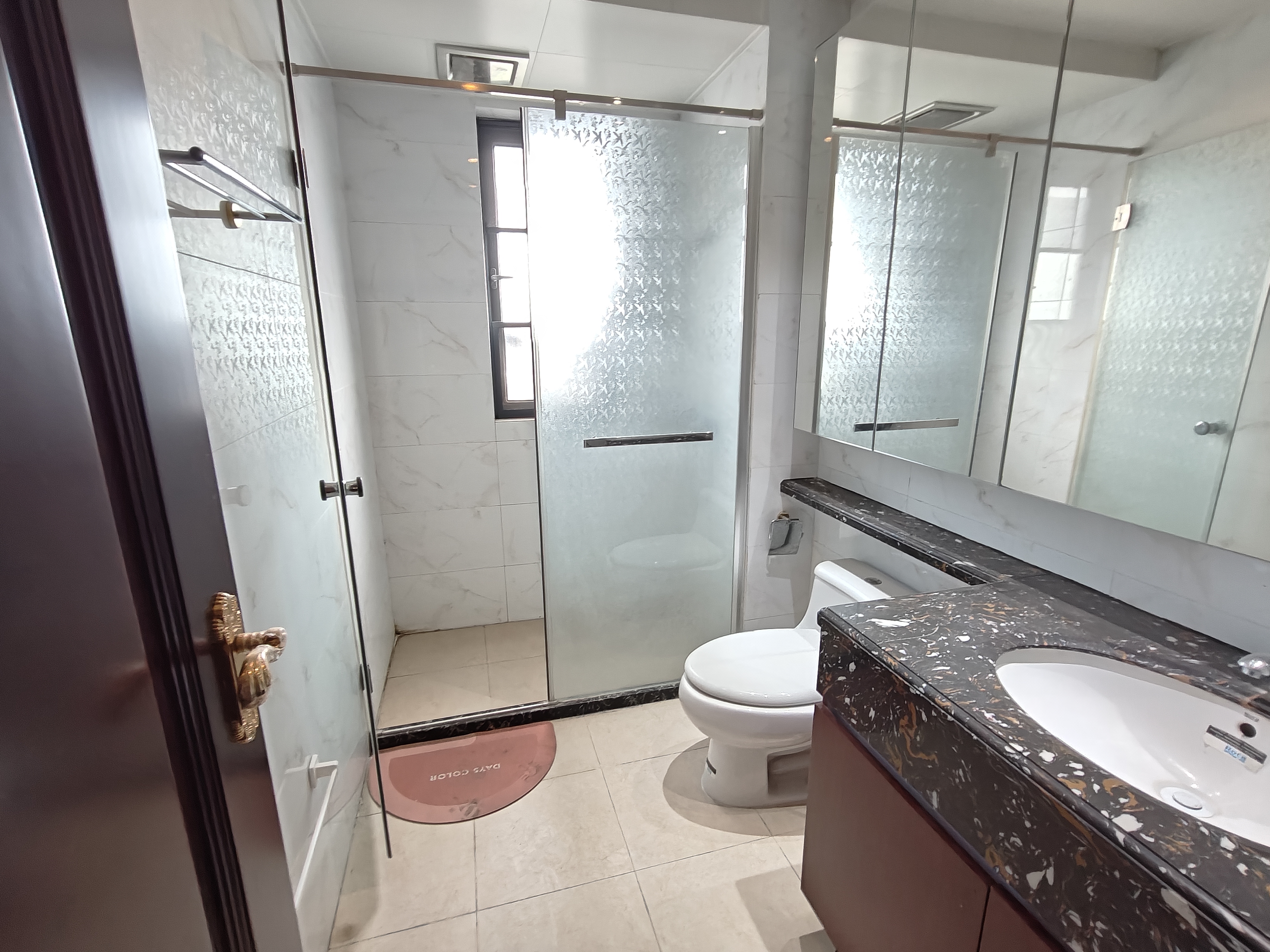 恒大华府 3室2厅2卫 1600.0元/月 恒大华府 3室2厅2卫 1600.0元/月室内图