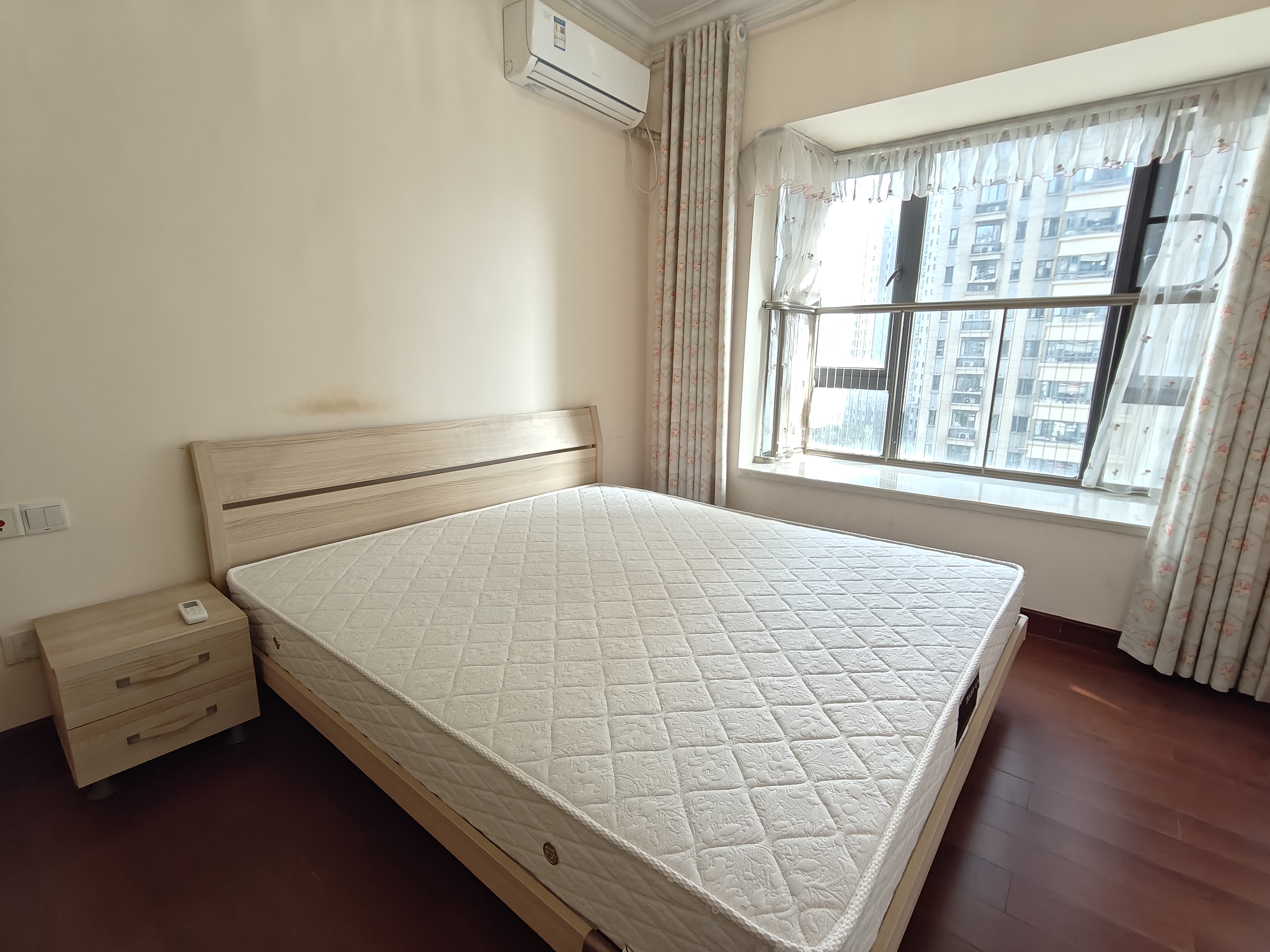 恒大华府 2室1厅1卫 1500.0元/月 恒大华府 2室1厅1卫 1500.0元/月室内图