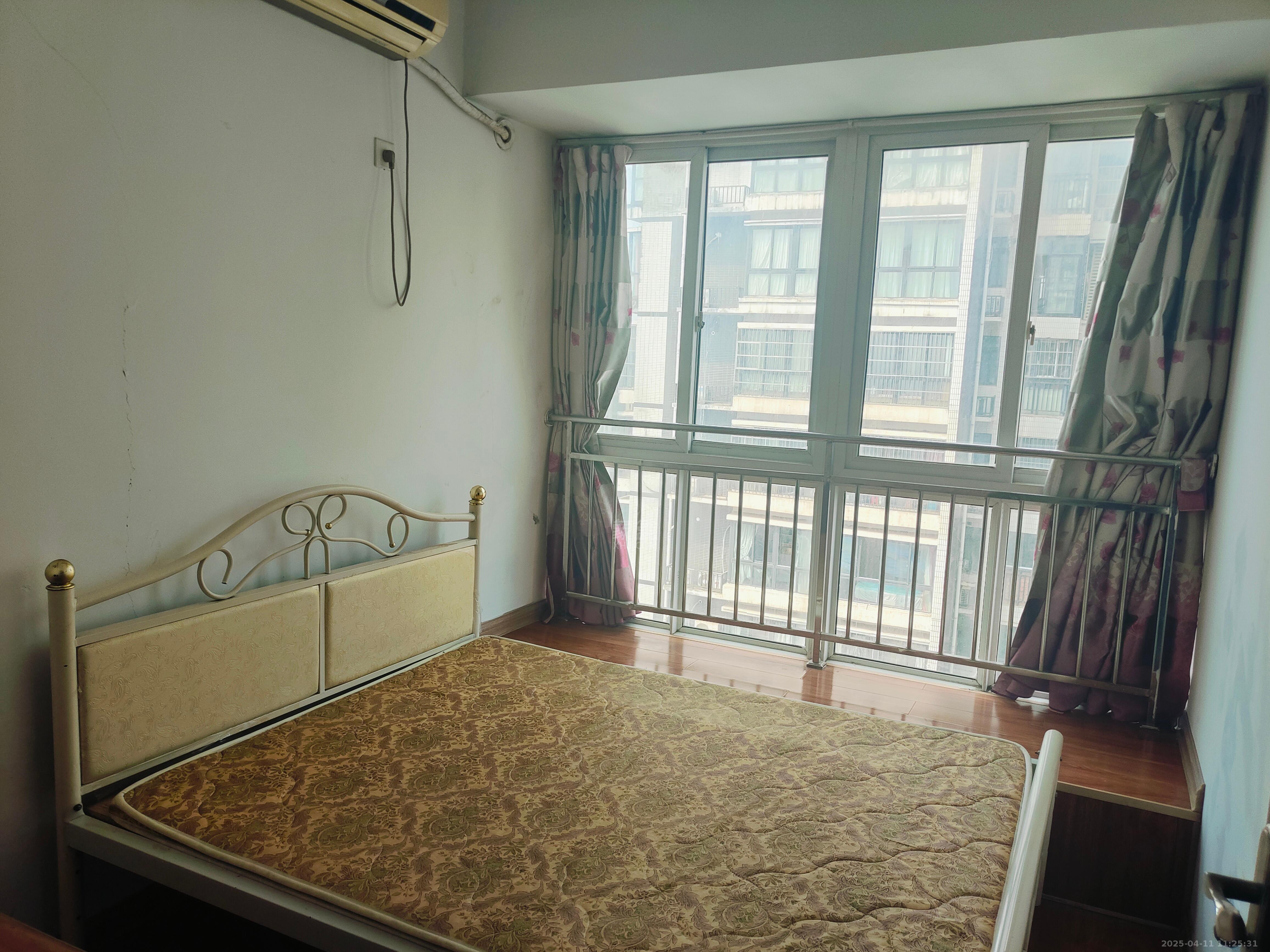 印象华都 3室2厅1卫 1300.0元/月 印象华都 3室2厅1卫 1300.0元/月室内图