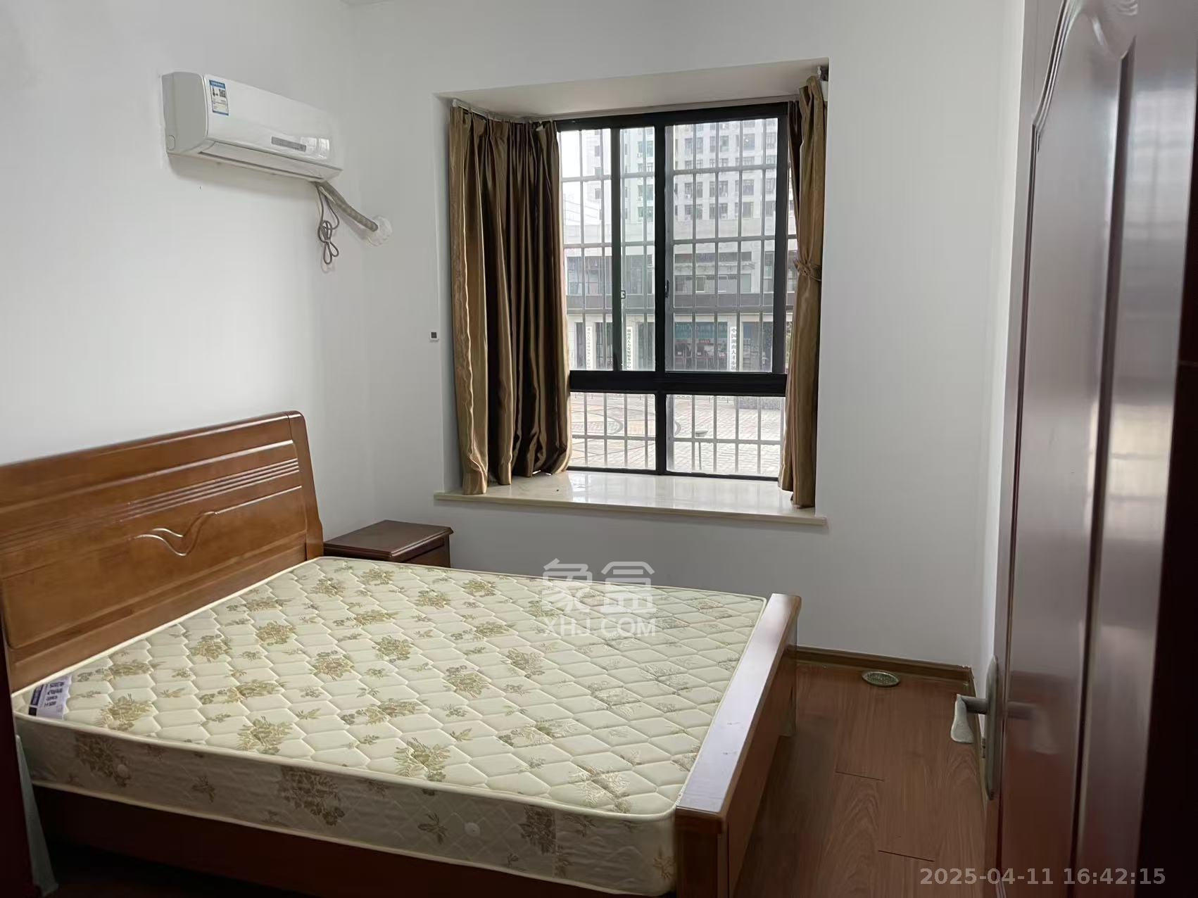 迎新佳苑  1室2厅1卫    2200.0元/月 迎新佳苑  1室2厅1卫    2200.0元/月室内图