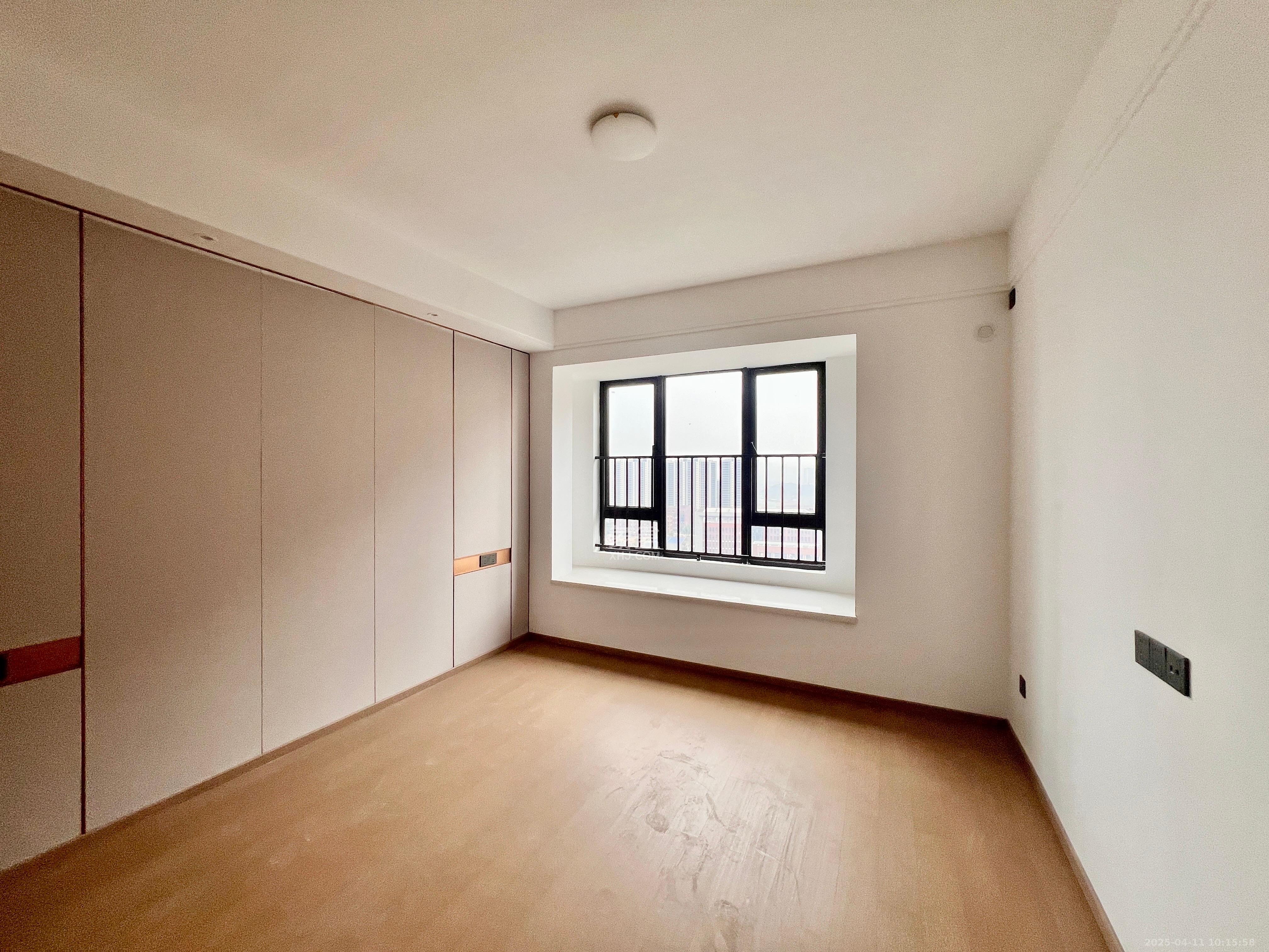 汉唐世家二期 4室2厅2卫 2600.0元/月 汉唐世家二期 4室2厅2卫 2600.0元/月室内图