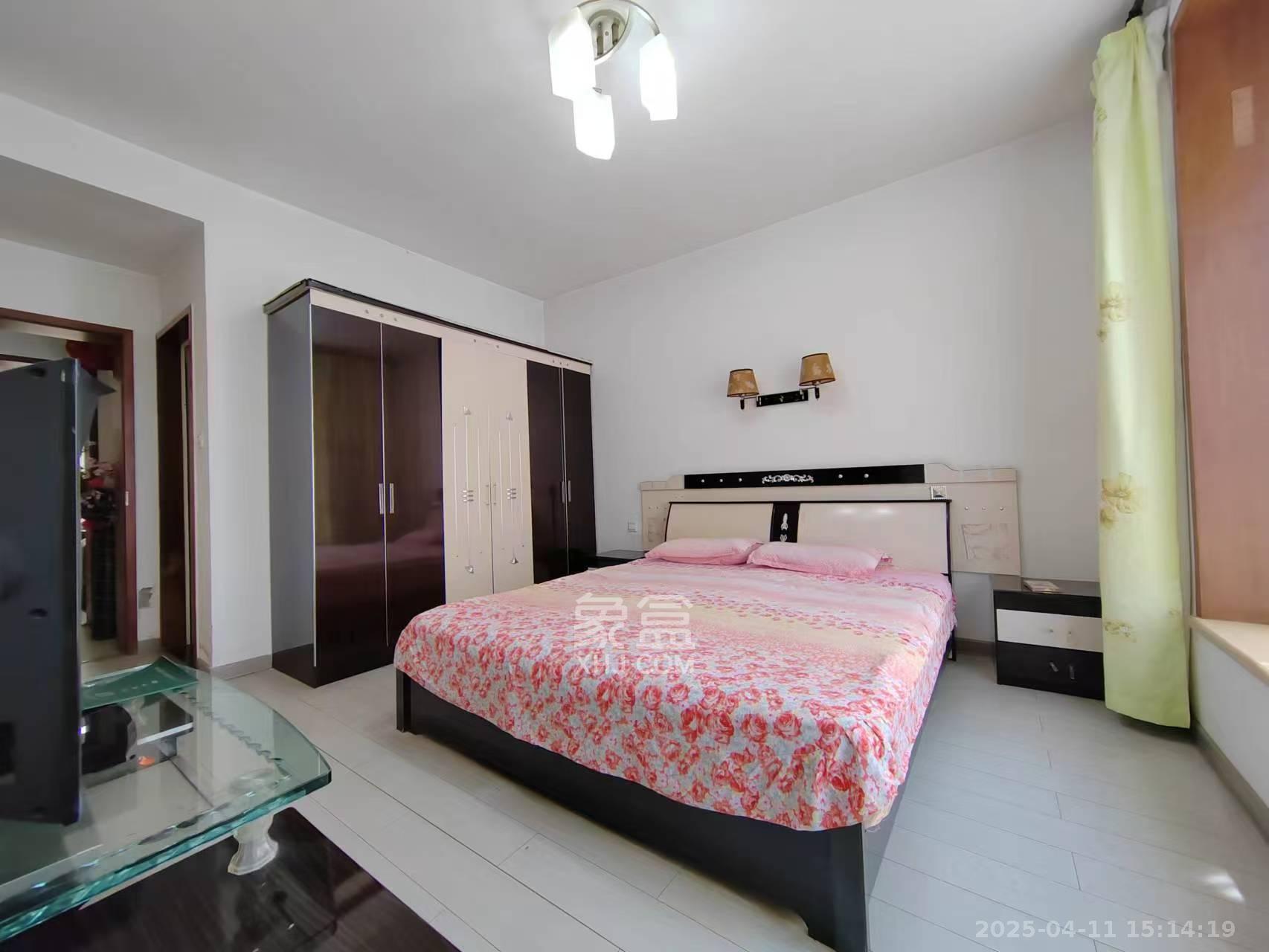 金峰小区北院(七里营社区) 4室2厅2卫 2400.0元/月 金峰小区北院(七里营社区) 4室2厅2卫 2400.0元/月室内图