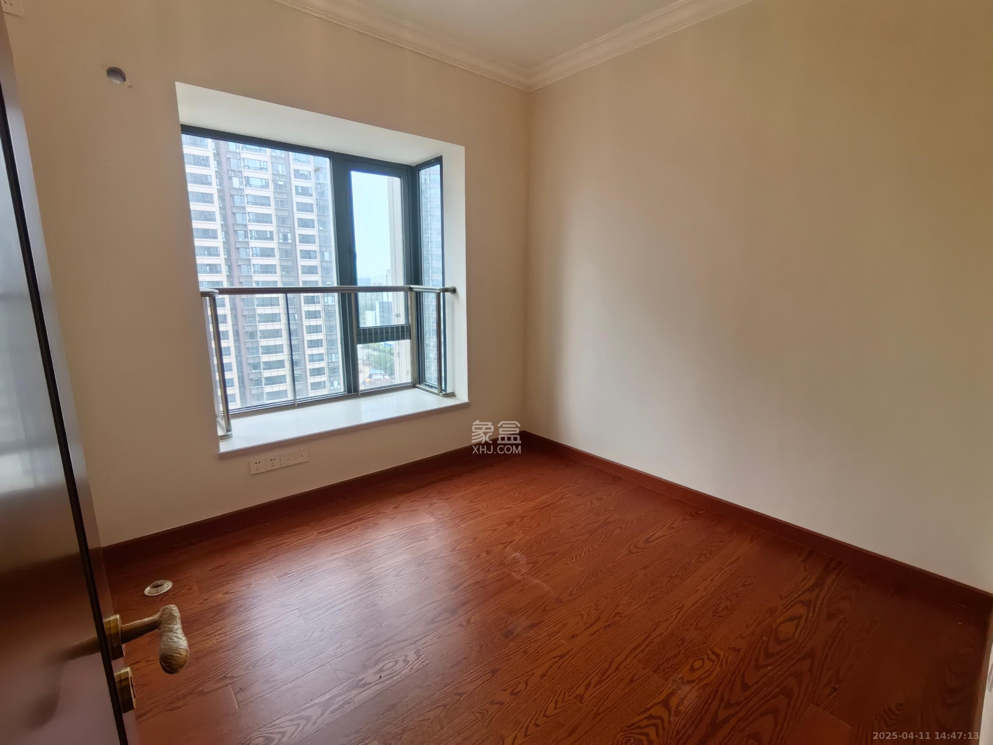 恒大华府 5室2厅2卫 83.0万 恒大华府 5室2厅2卫 83.0万客厅