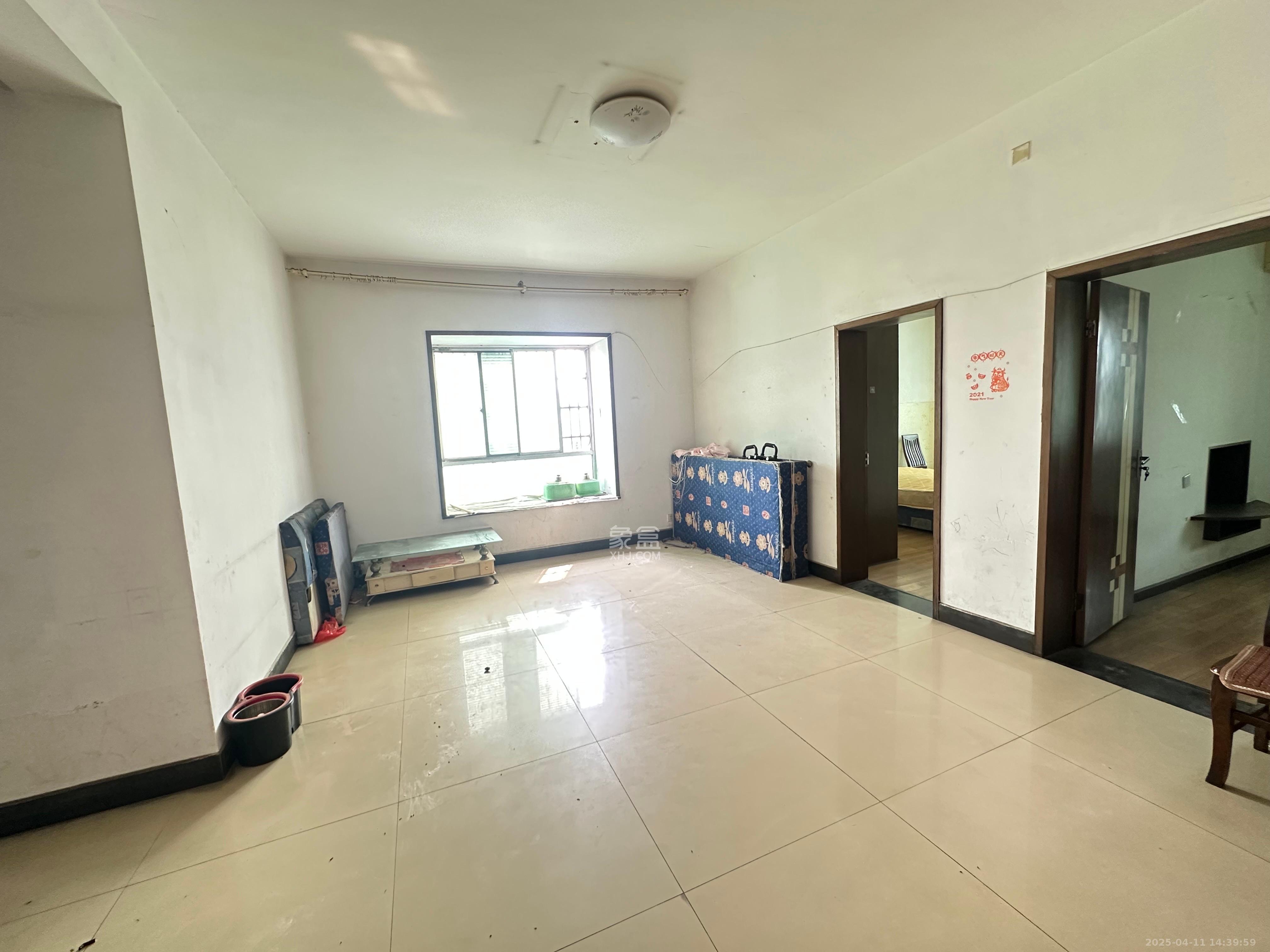 中南汽车世界 3室2厅1卫 1100.0元/月 中南汽车世界 3室2厅1卫 1100.0元/月室内图