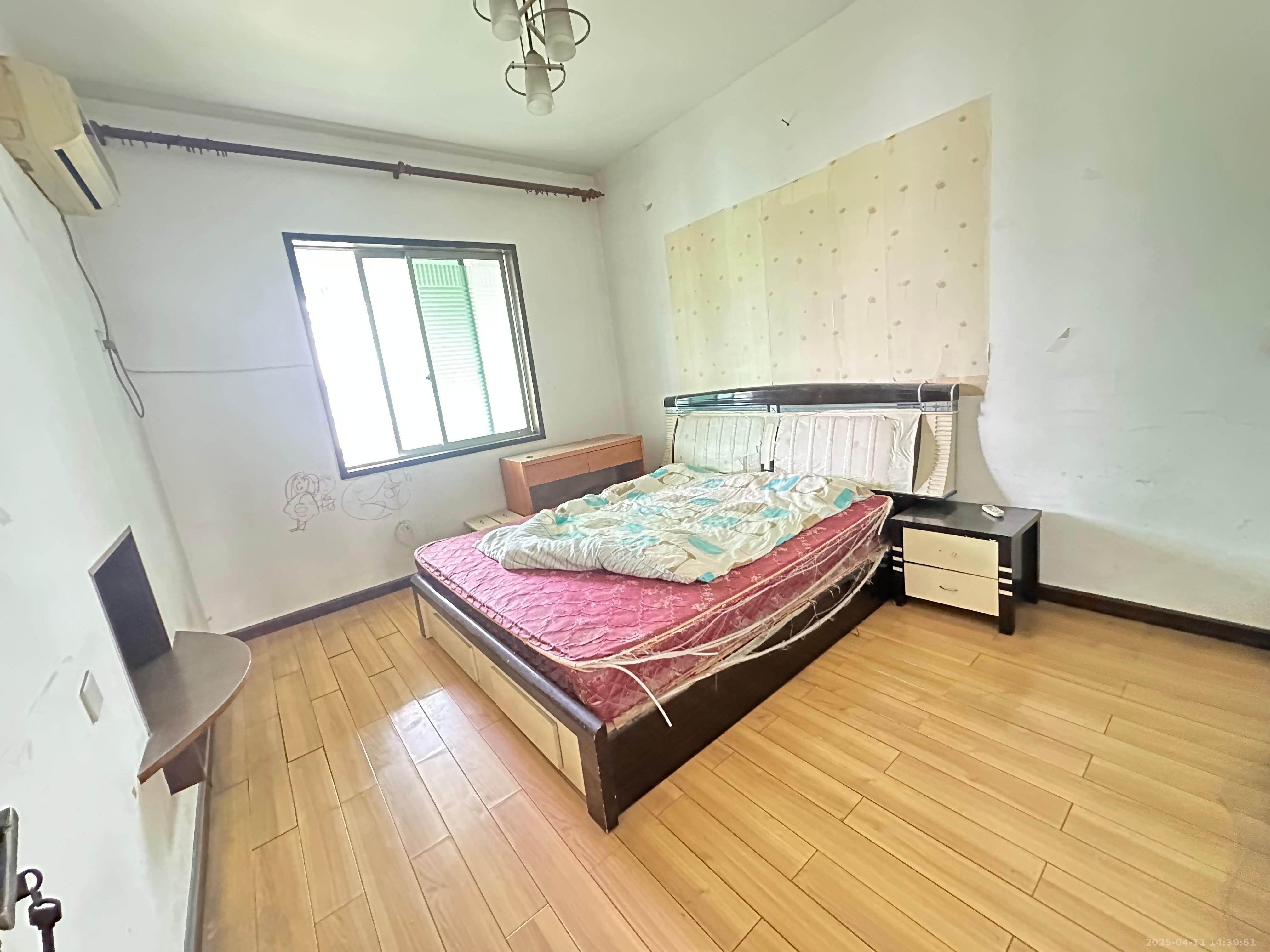 中南汽车世界 3室2厅1卫 1100.0元/月 中南汽车世界 3室2厅1卫 1100.0元/月室内图