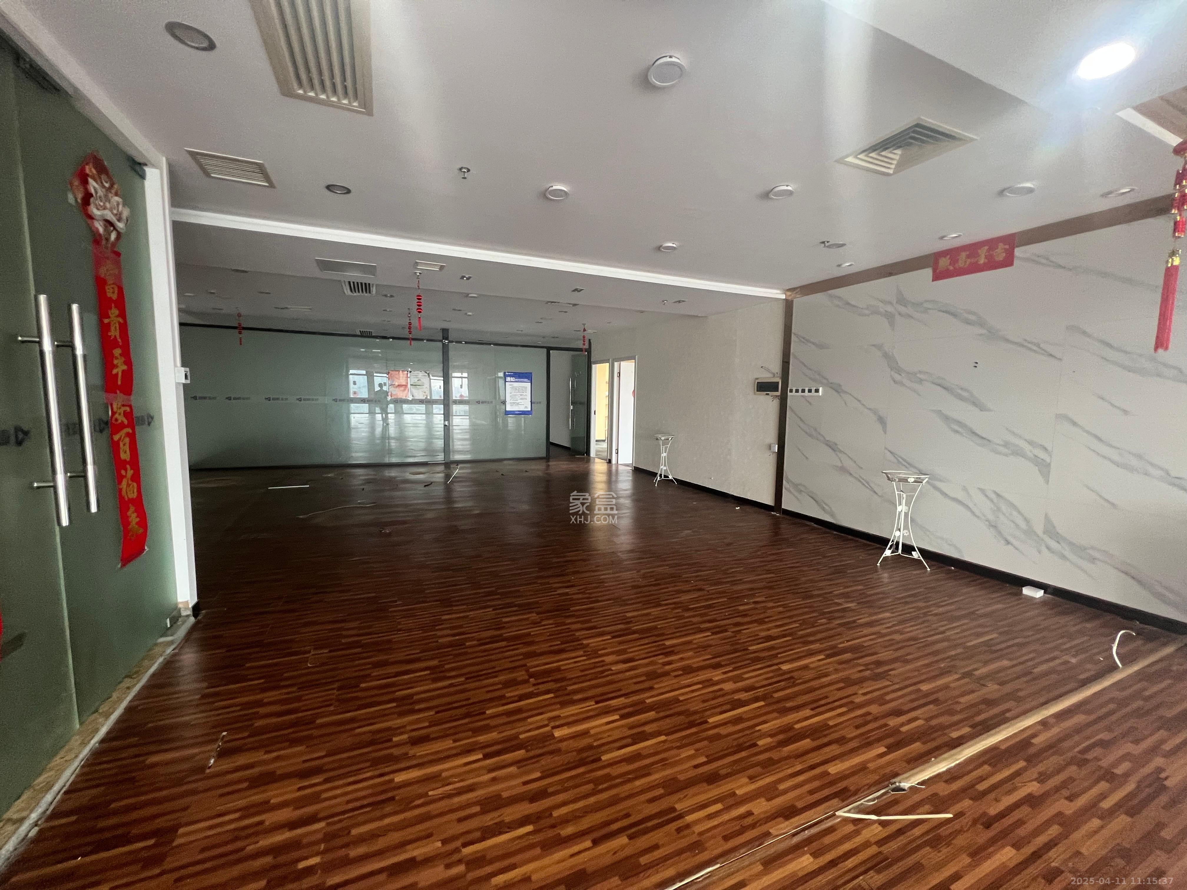 万达广场   383.0㎡      18500.0元/月室内图