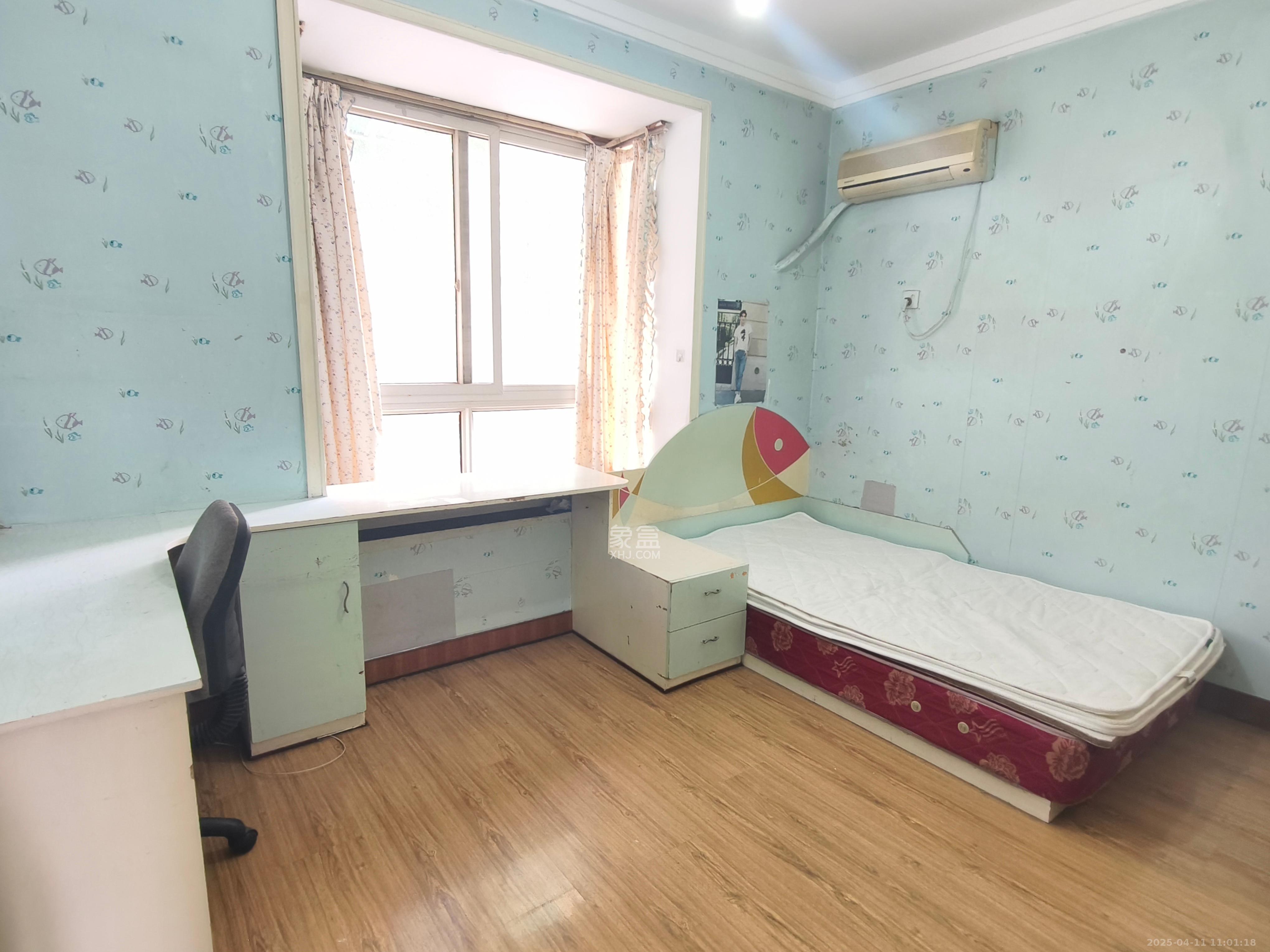 翡翠林居  3室2厅2卫   2100.00元/月室内图