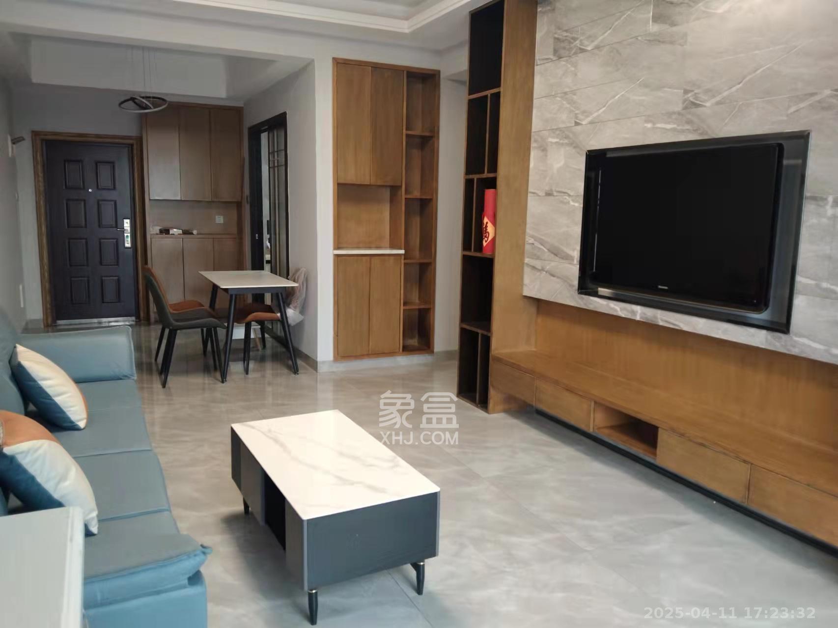 绿地新都会  3室2厅1卫   2300.00元/月