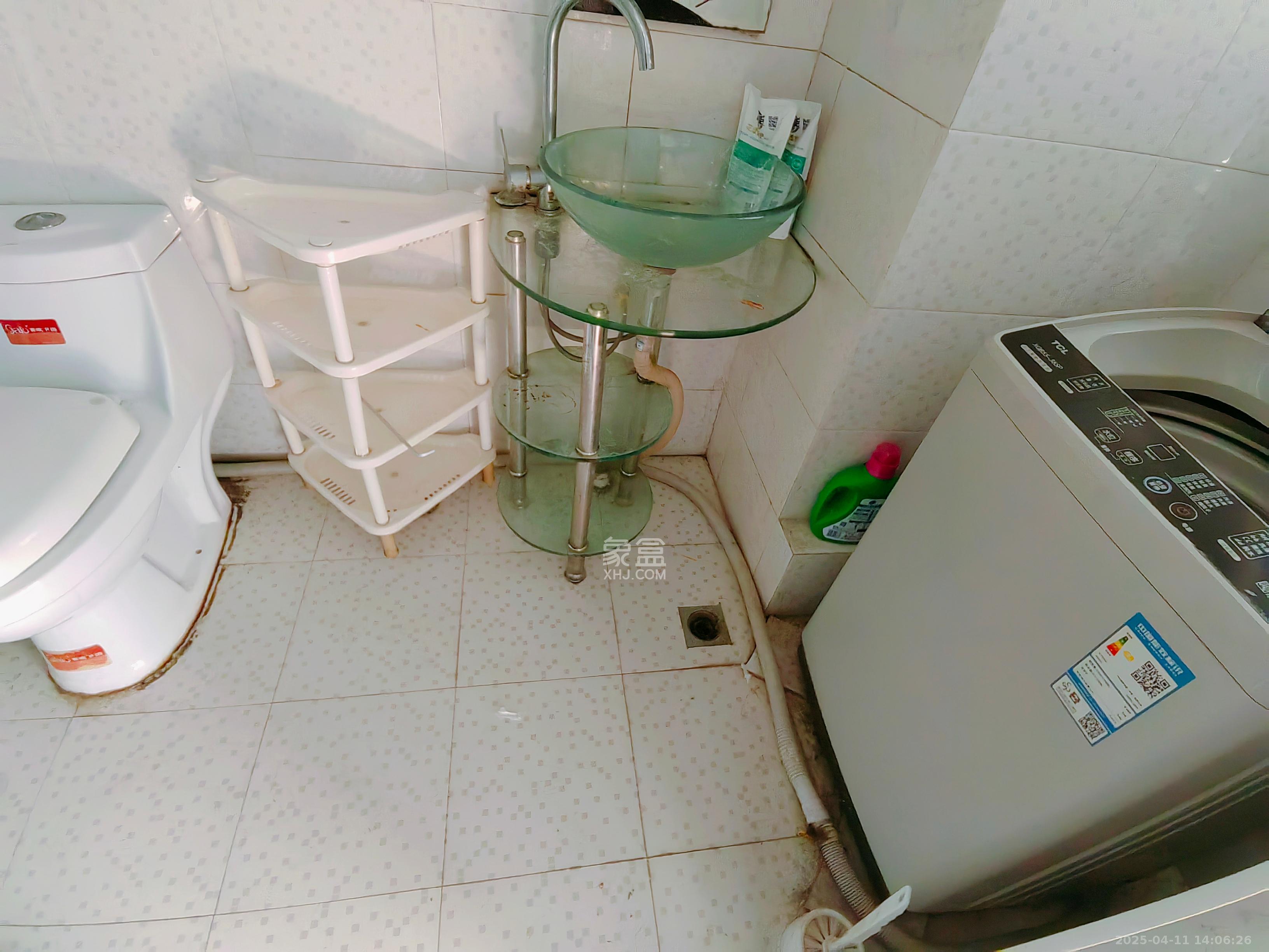 阳光100二期  1室1厅1卫   1400.00元/月室内图