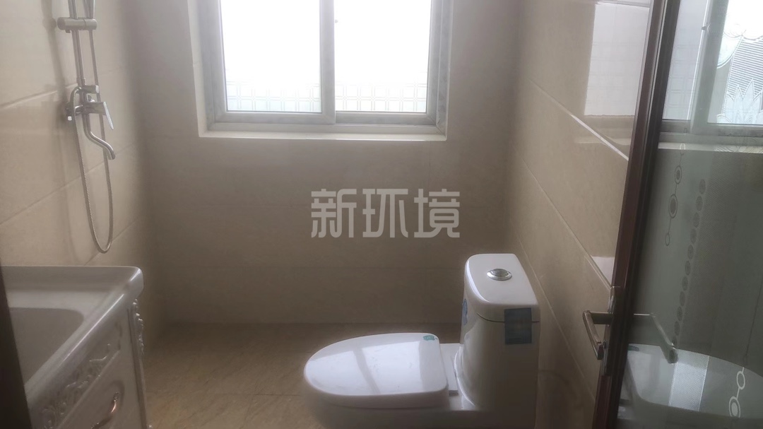 时代港湾  4室2厅2卫   70.80万客厅