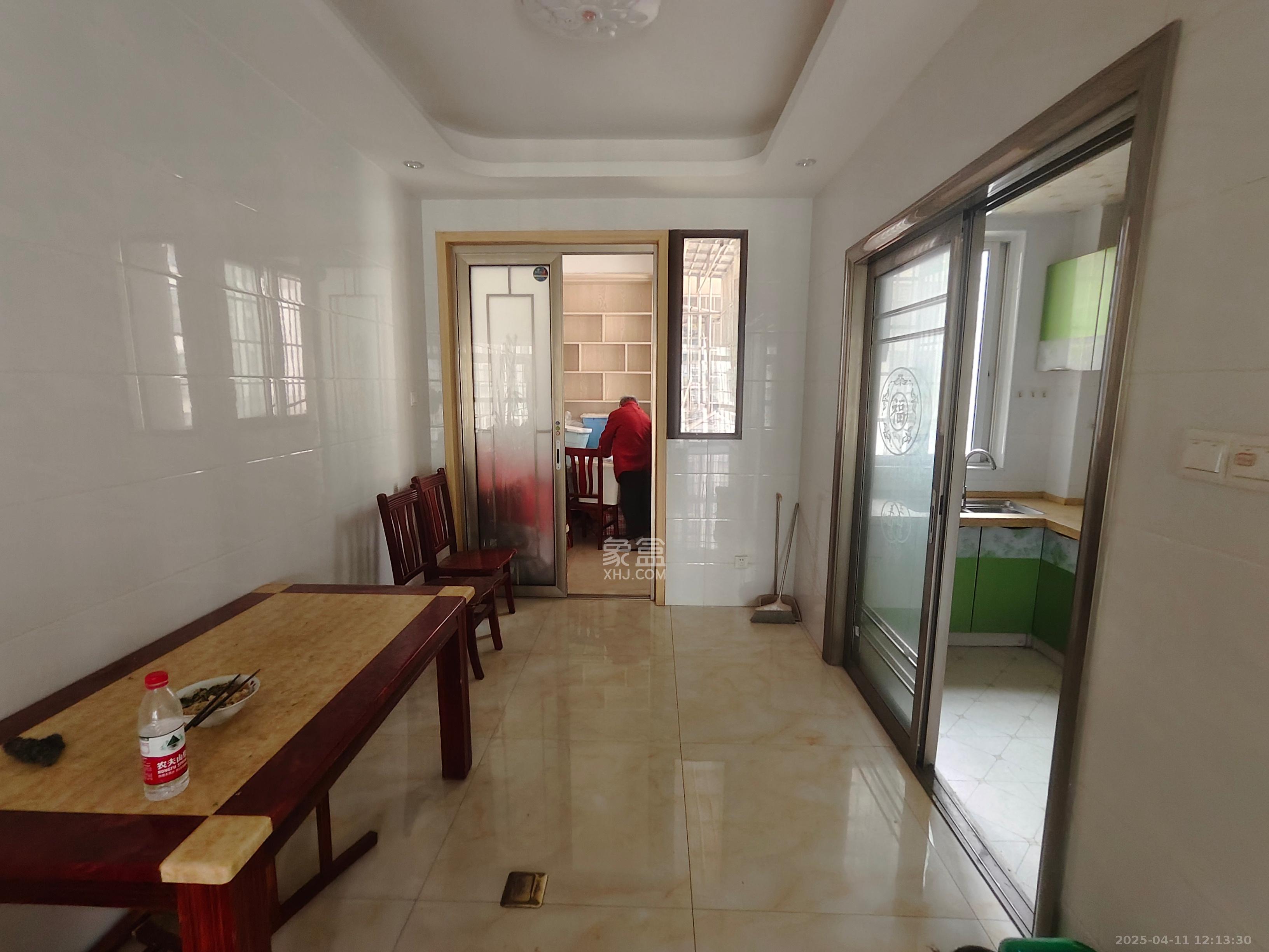 嘉顺苑 3室2厅1卫 2600.0元/月 嘉顺苑 3室2厅1卫 2600.0元/月室内图