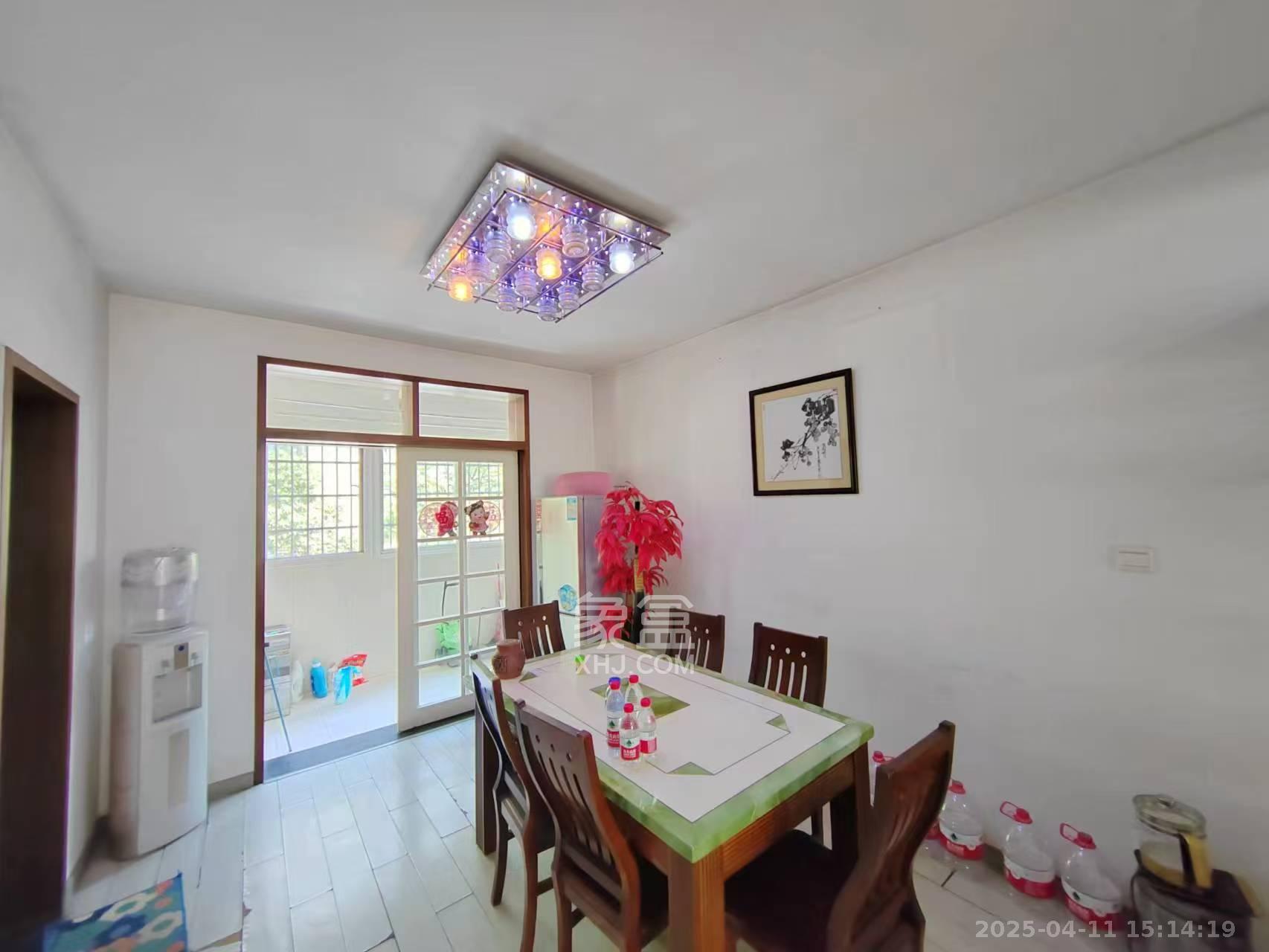 金峰小区北院（七里营社区）  4室2厅2卫    2400.0元/月室内图