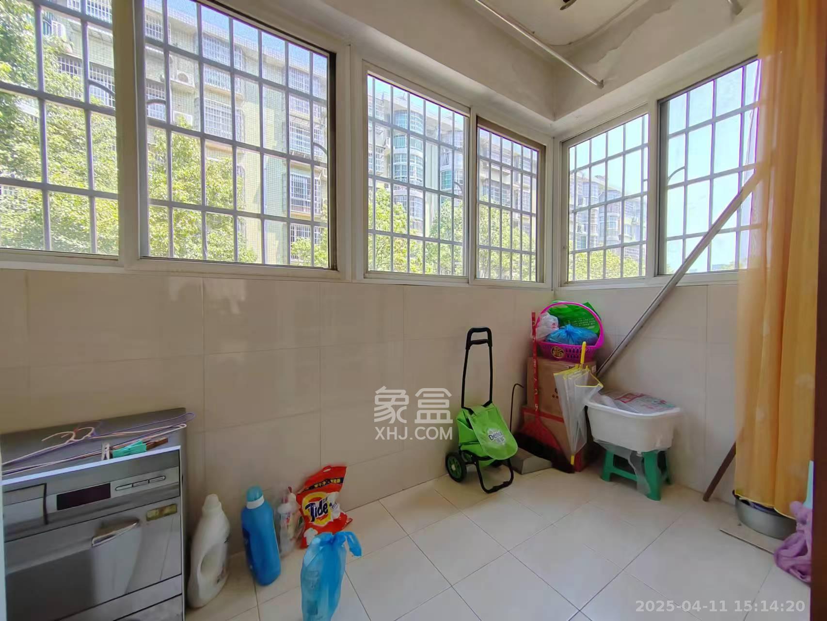 金峰小区北院（七里营社区）  4室2厅2卫    2400.0元/月室内图