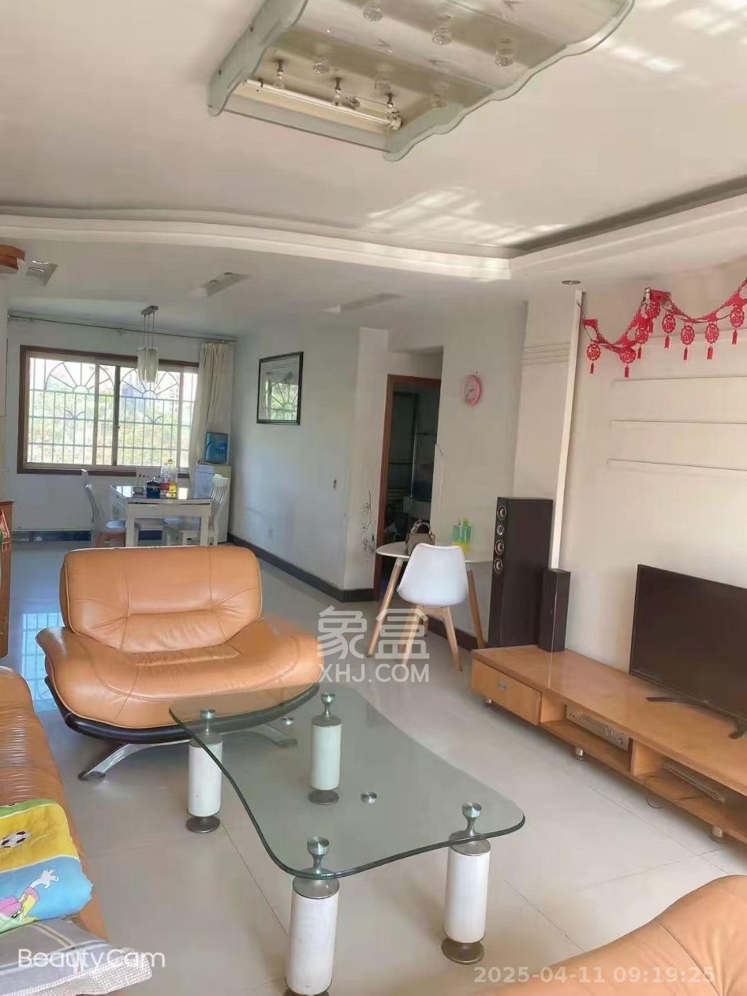 绿荫家园  3室2厅2卫   1600.00元/月室内图
