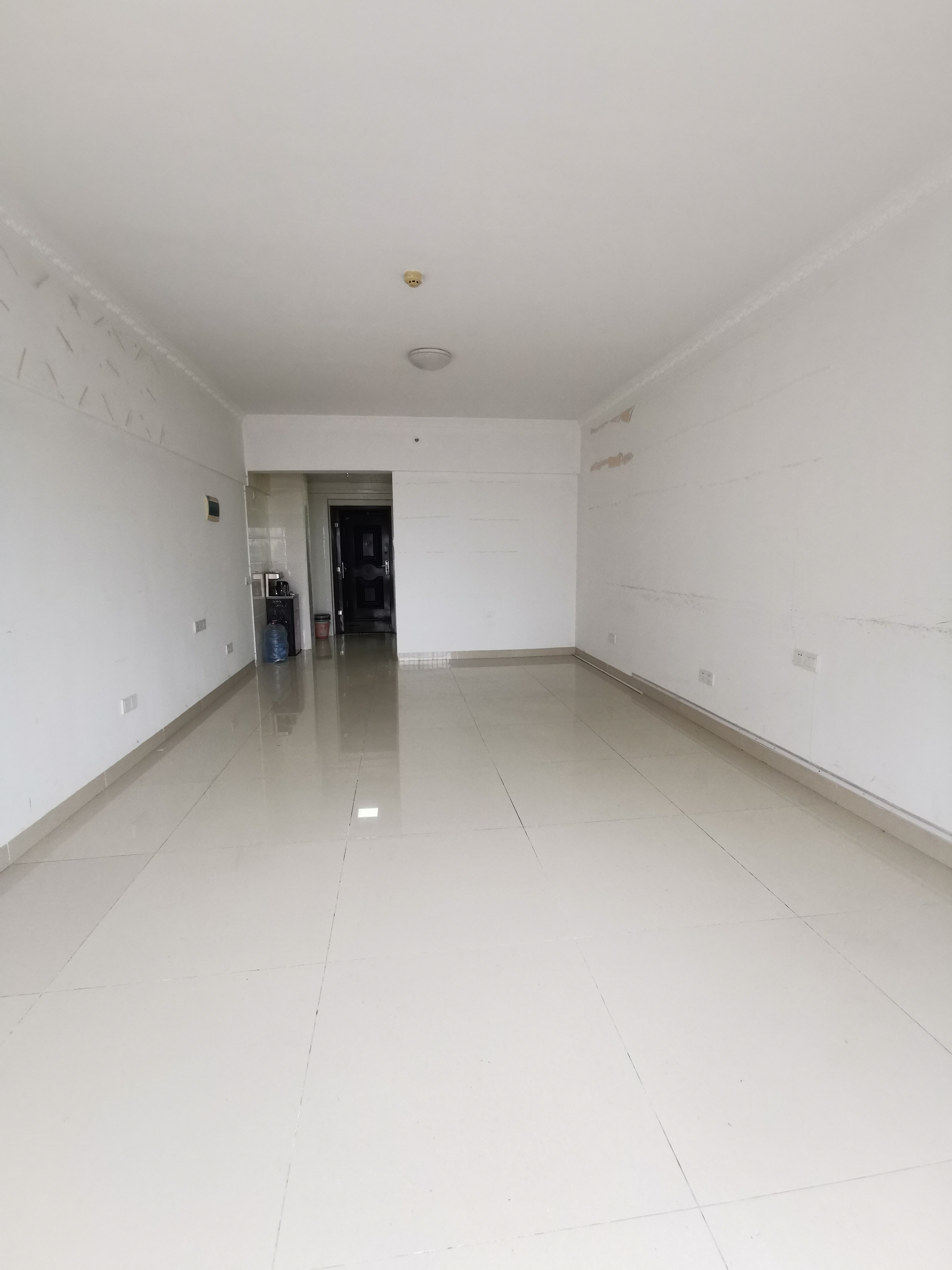 华融大厦 1室1厅1卫 26.0万 华融大厦 1室1厅1卫 26.0万客厅