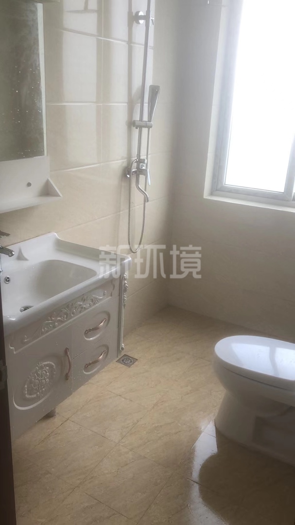 时代港湾  4室2厅2卫   70.80万客厅