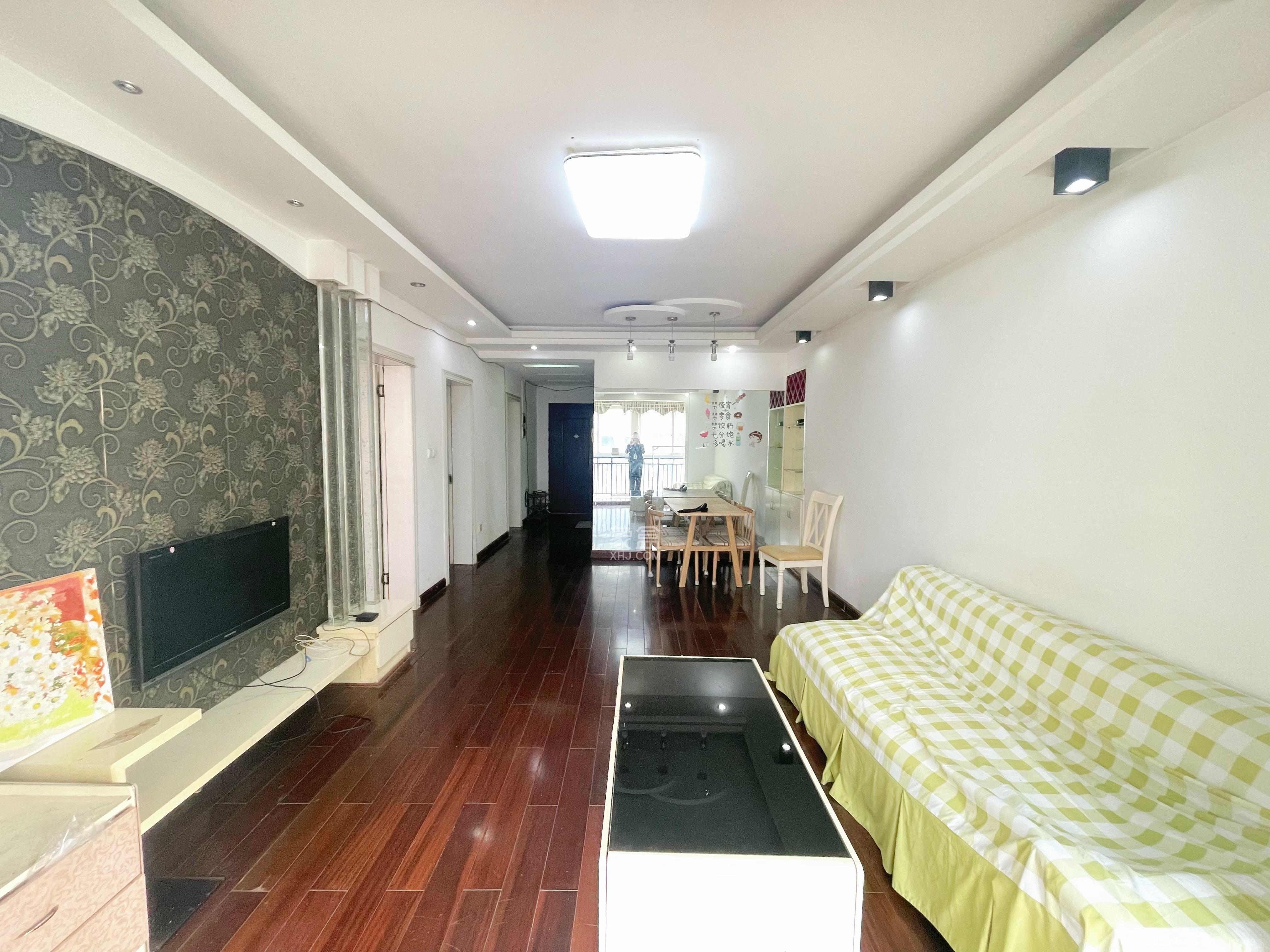 龙王港社区  3室2厅1卫   2400.00元/月室内图1