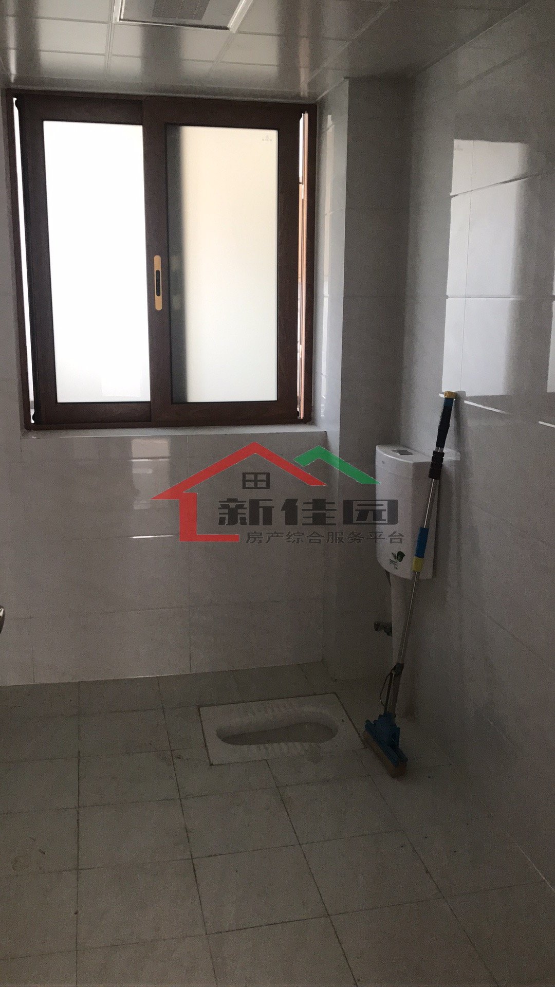 警苑小区  4室2厅2卫    82.8万 警苑小区  4室2厅2卫    82.8万客厅