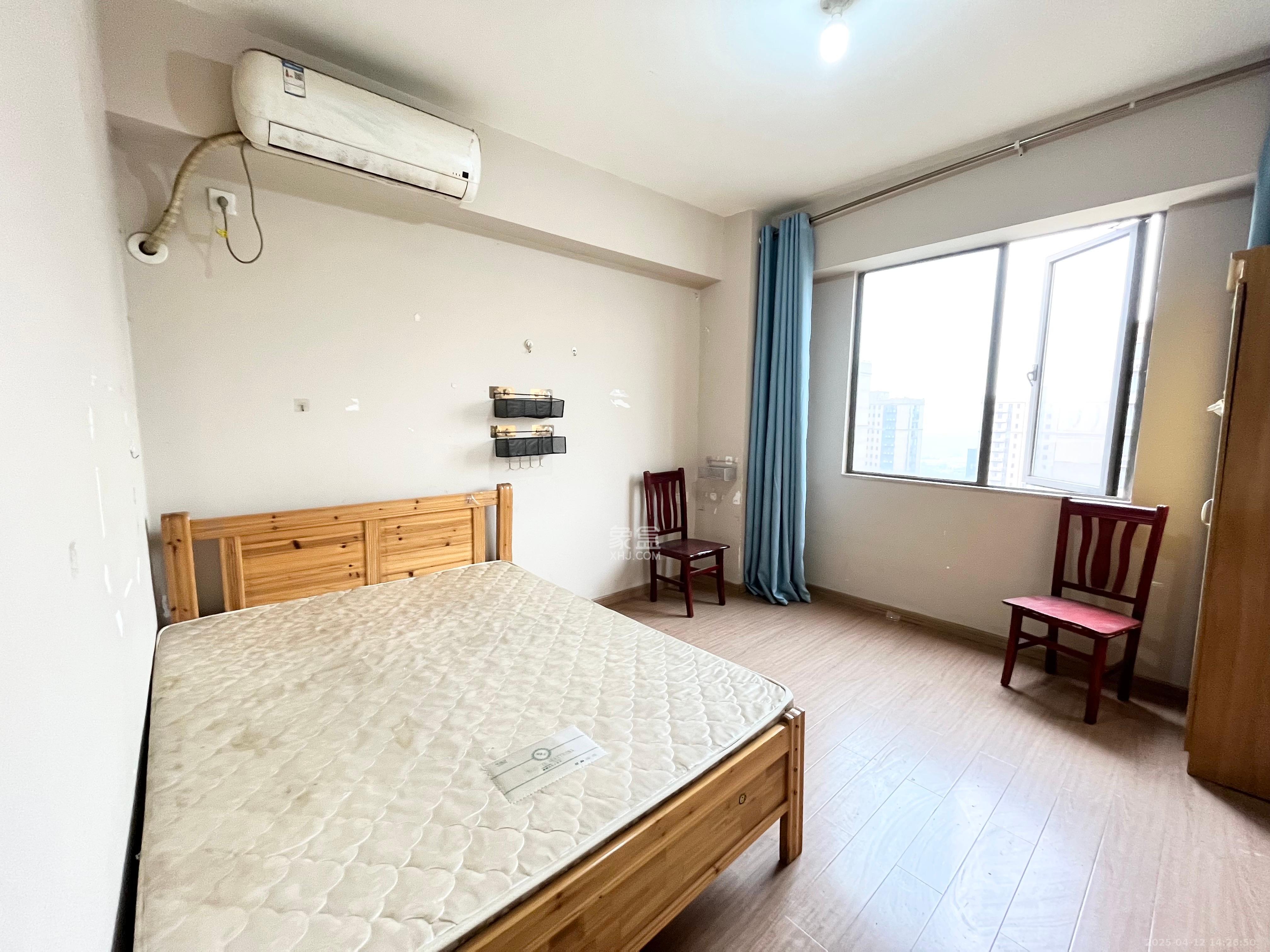 麓谷小镇  3室2厅1卫   1800.00元/月室内图