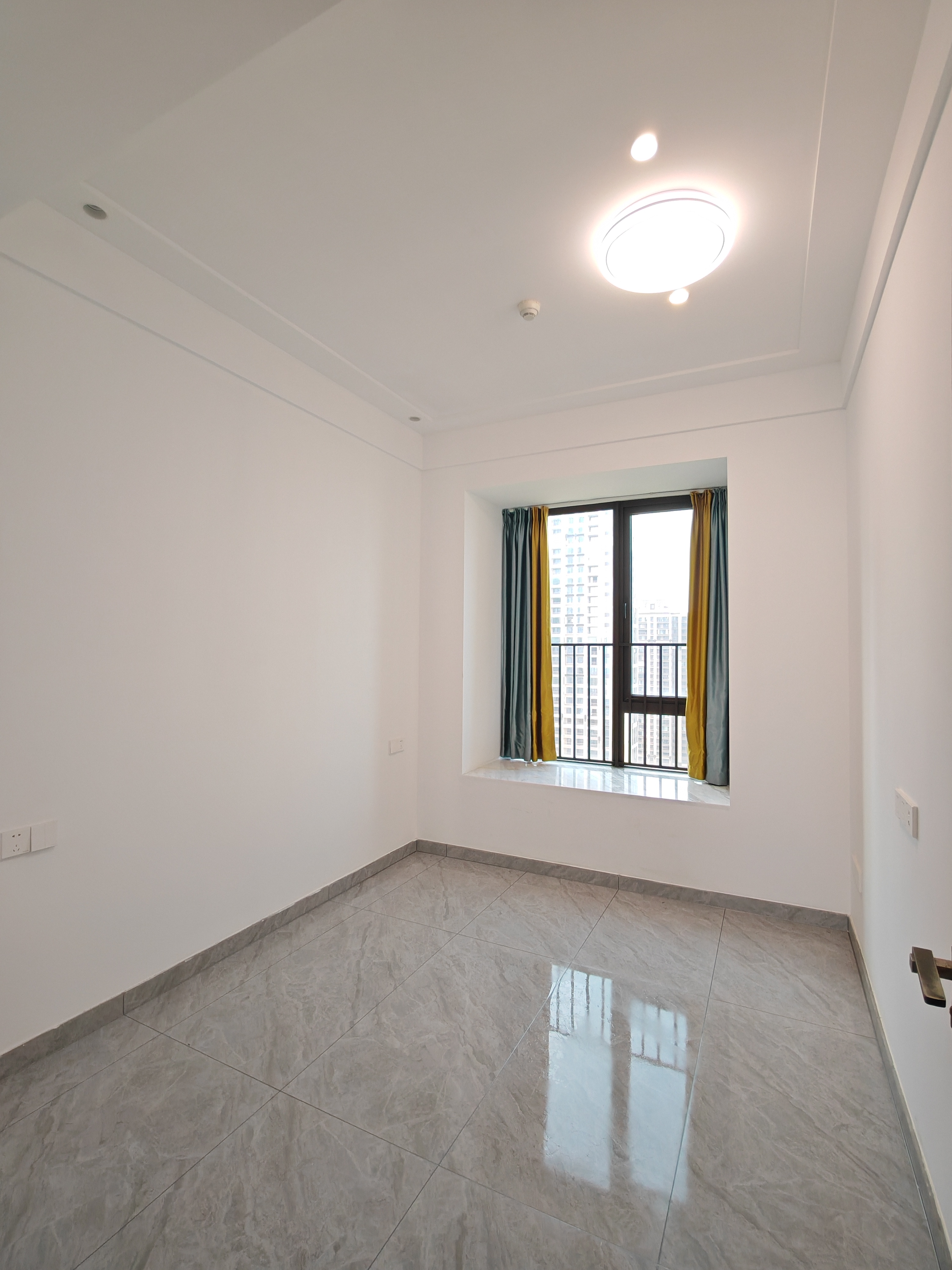 富力首府 3室2厅2卫 470.0万 富力首府 3室2厅2卫 470.0万客厅