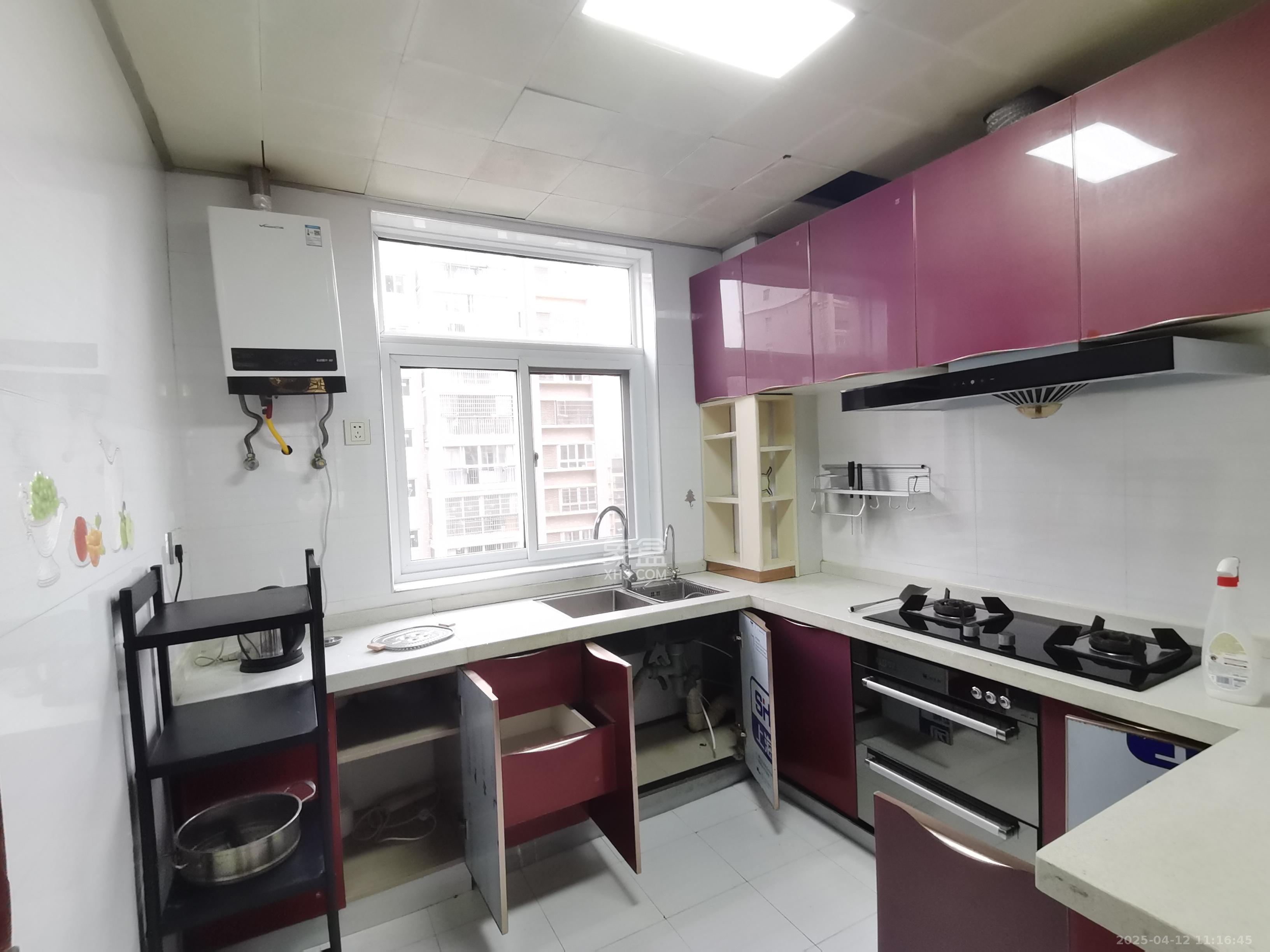 嘉盛华庭(一期、二期、三期) 3室2厅1卫 2900.0元/月 嘉盛华庭(一期、二期、三期) 3室2厅1卫 2900.0元/月室内图