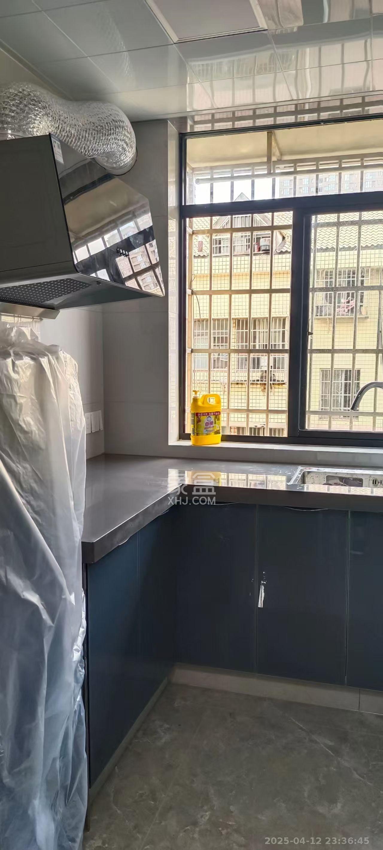 高岭小区 1室1厅1卫 1400.0元/月 高岭小区 1室1厅1卫 1400.0元/月室内图