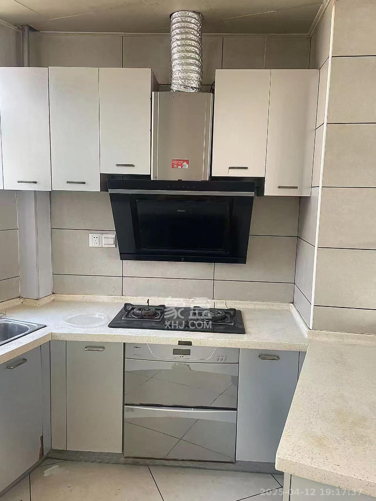 东方新城  3室2厅2卫   3100.00元/月室内图