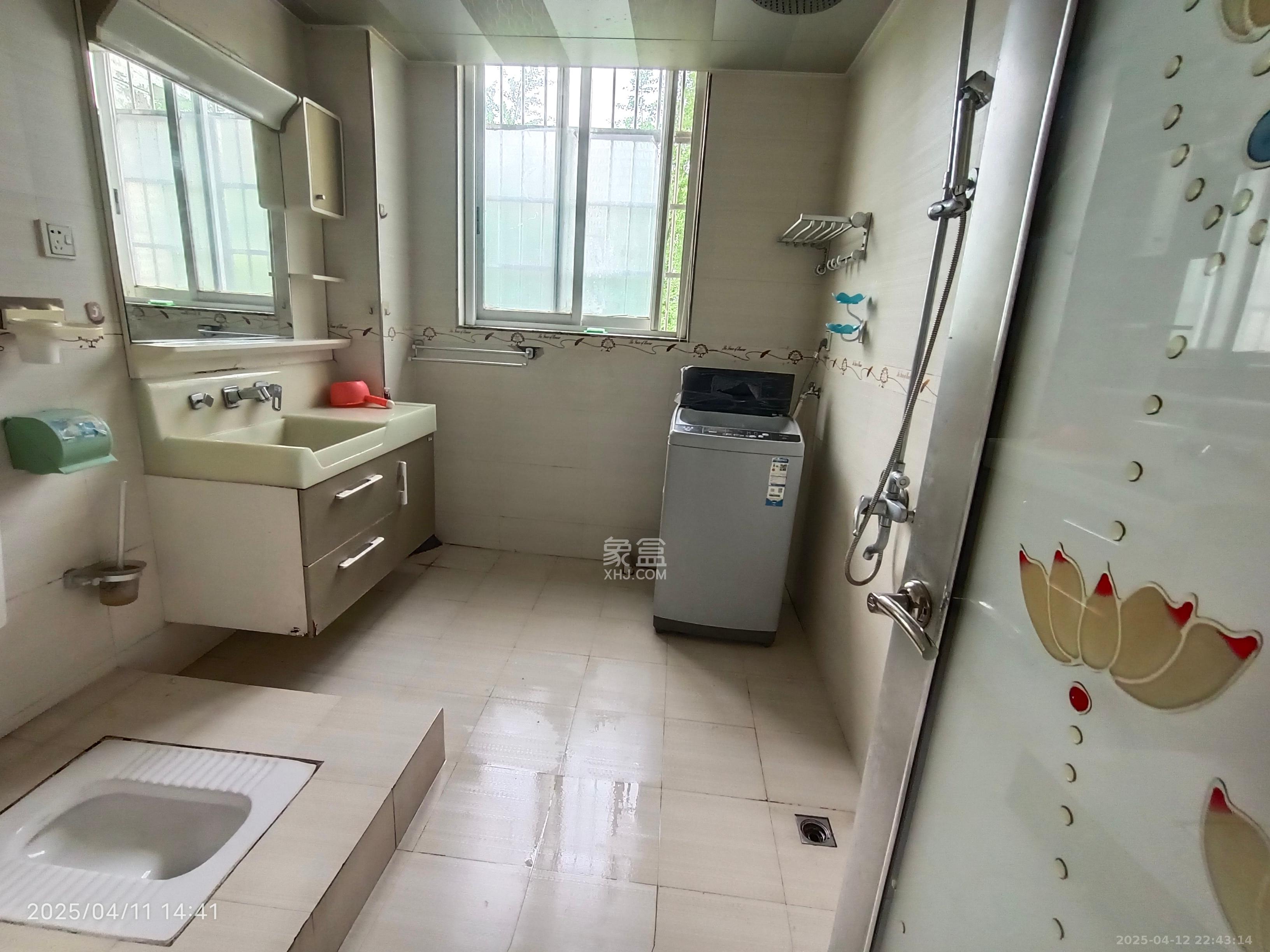 山水人家一二期 4室2厅3卫 2500.0元/月 山水人家一二期 4室2厅3卫 2500.0元/月室内图