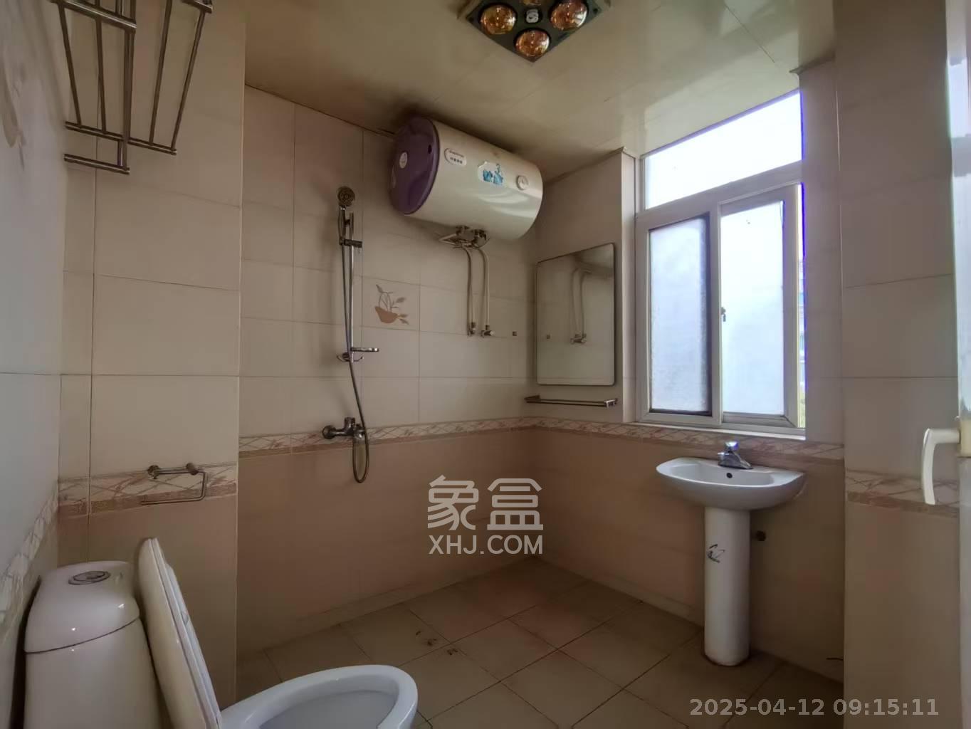 科大佳园南苑  4室2厅2卫   3000.00元/月室内图