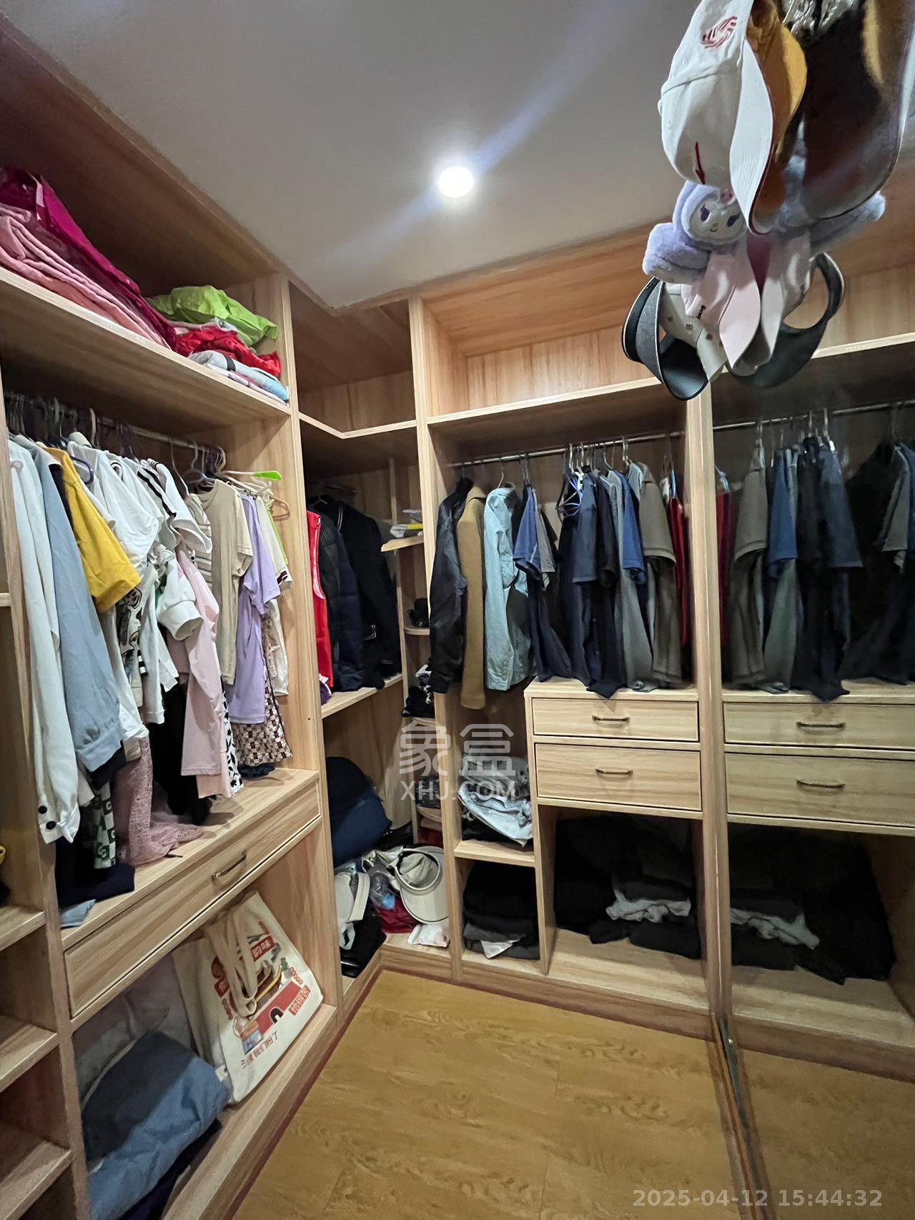 悦湖山  4室2厅2卫   3500.00元/月室内图