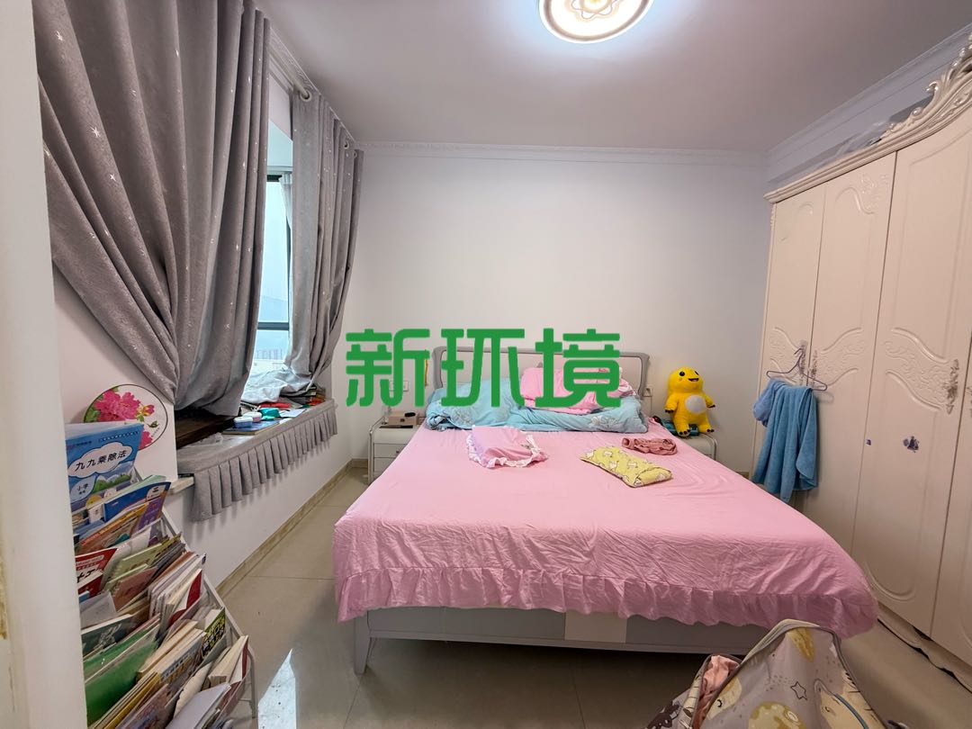 丽景天下一期  3室2厅1卫   56.80万客厅