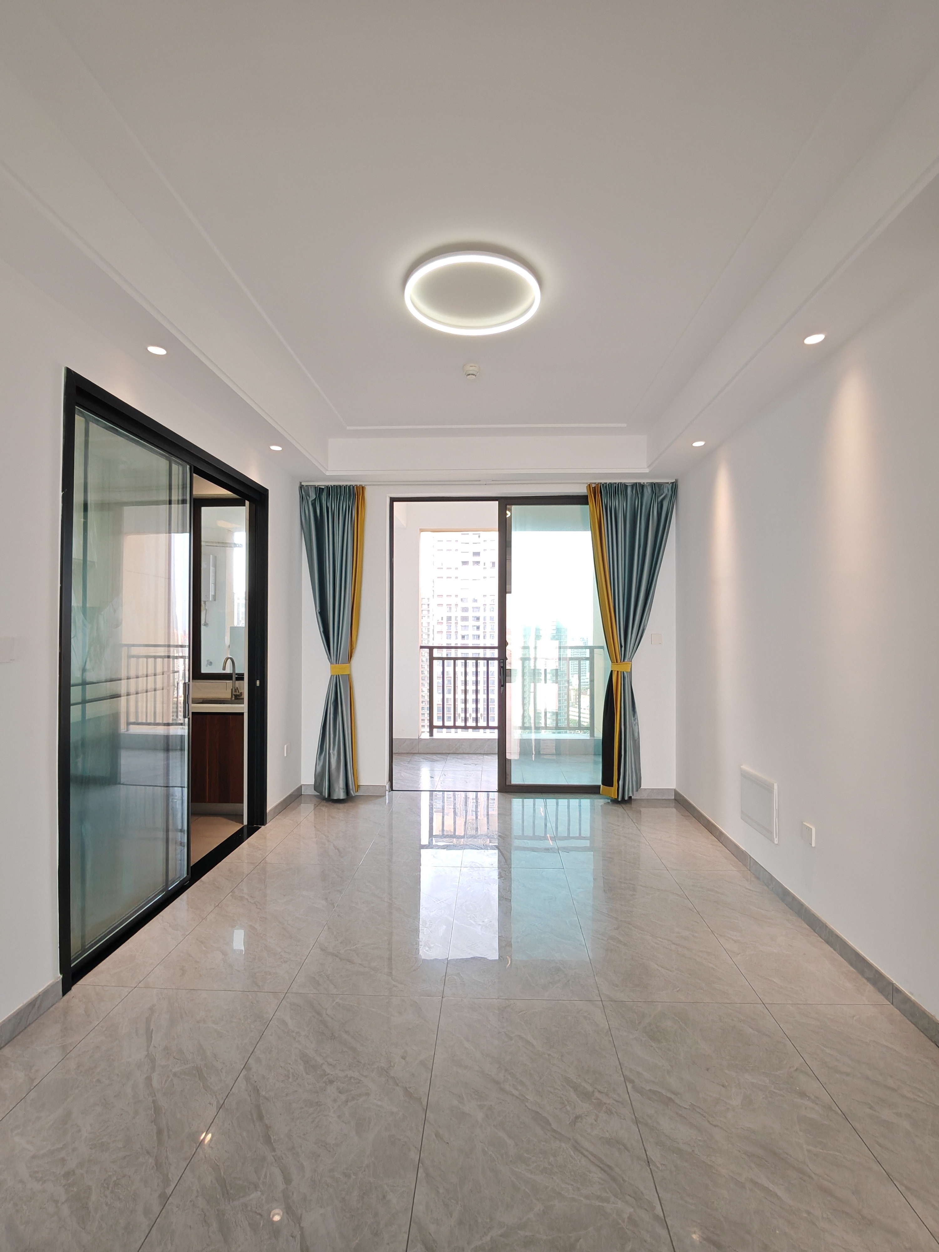 富力首府 3室2厅2卫 470.0万 富力首府 3室2厅2卫 470.0万客厅