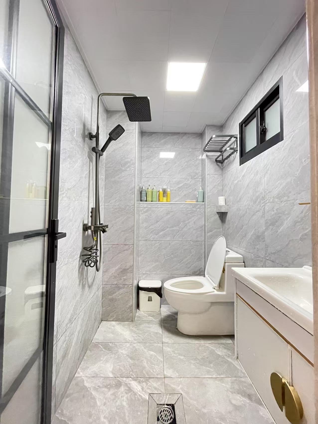 芳草园 2室2厅1卫 72.0万 芳草园 2室2厅1卫 72.0万客厅