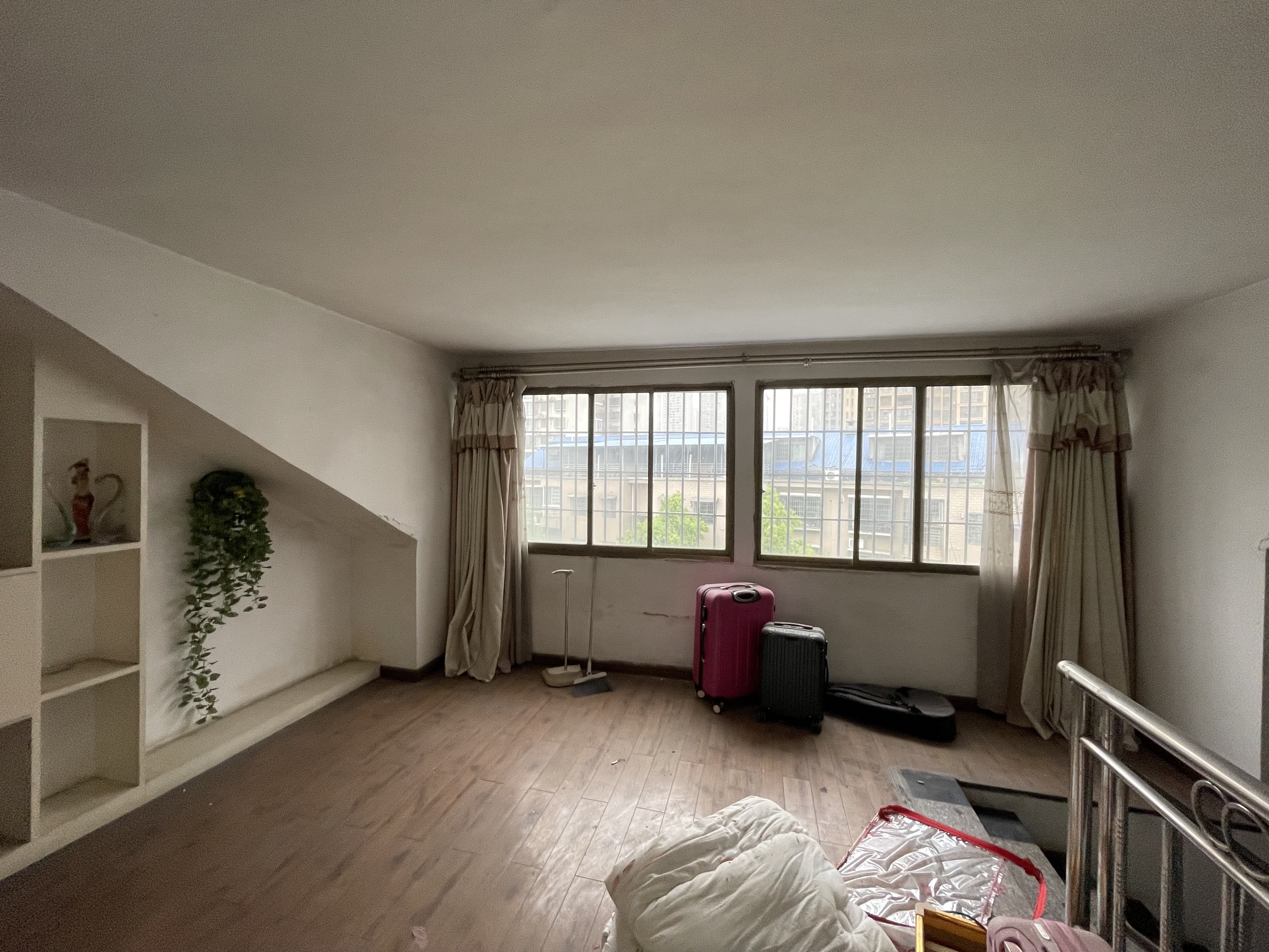 世纪花城 3室2厅2卫 36.8万 世纪花城 3室2厅2卫 36.8万客厅