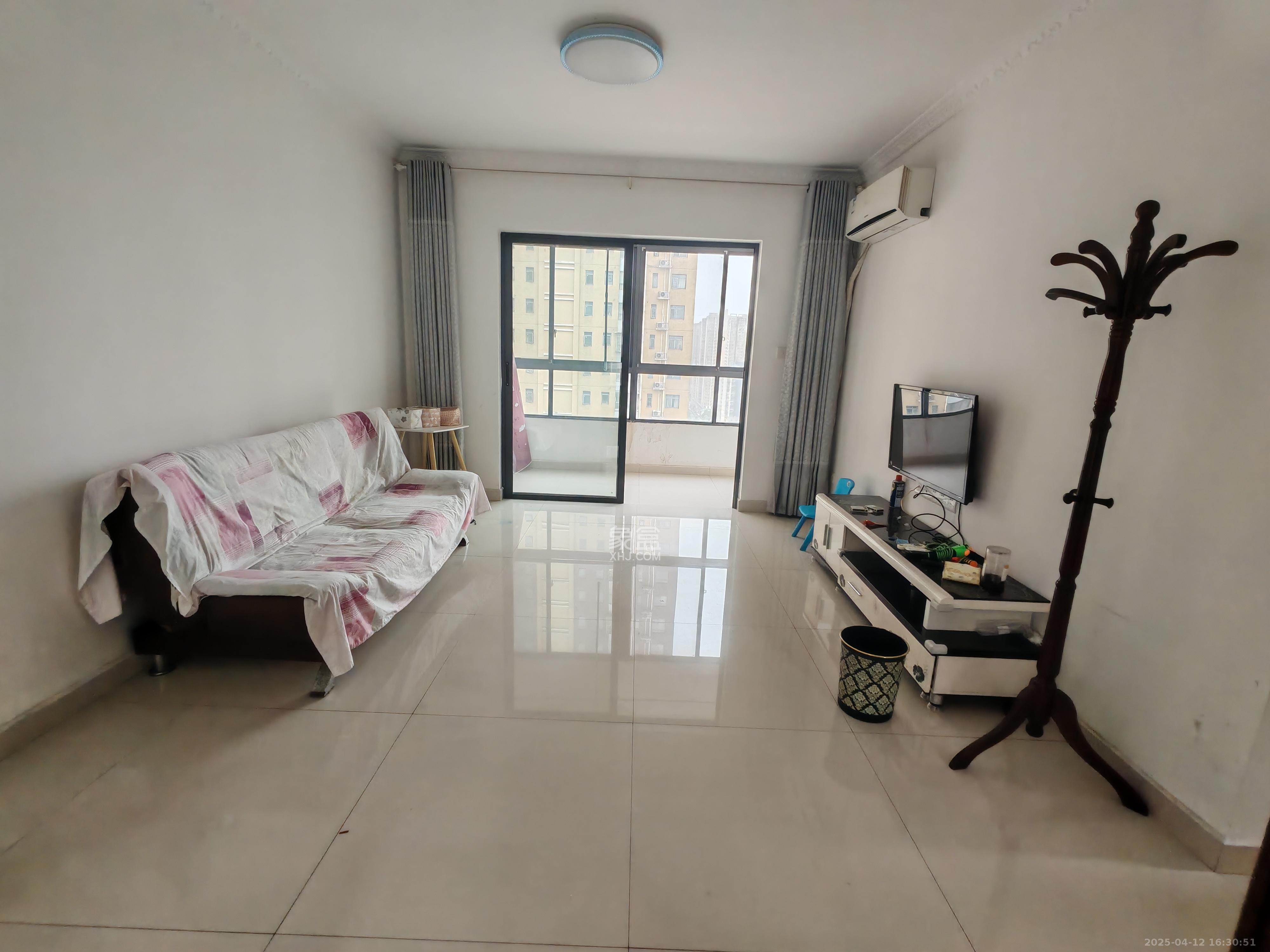 中国铁建国际城二期  3室2厅1卫    1800.0元/月 中国铁建国际城二期  3室2厅1卫    1800.0元/月室内图