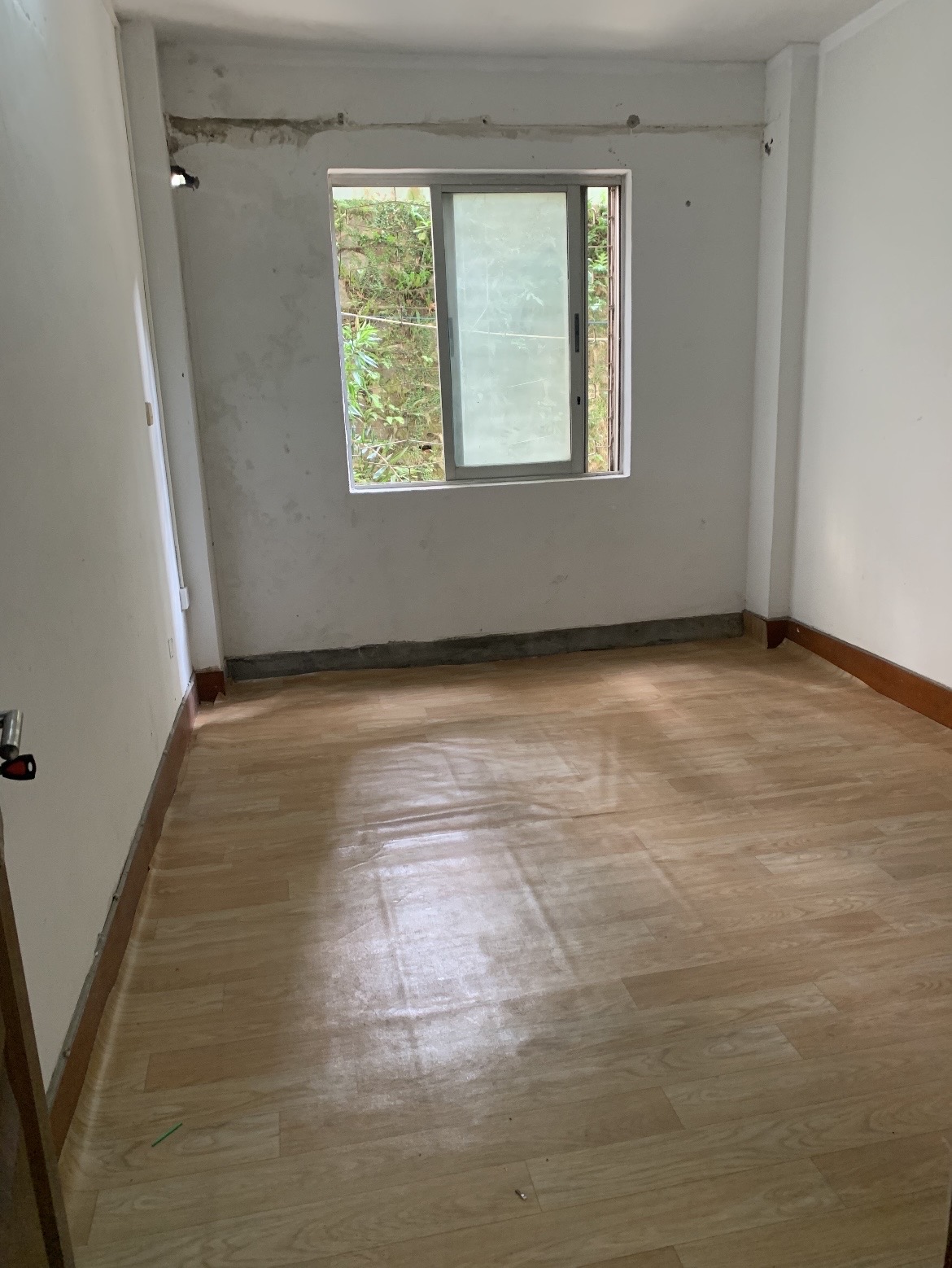 金海大院  2室2厅1卫    68.0万 金海大院  2室2厅1卫    68.0万客厅