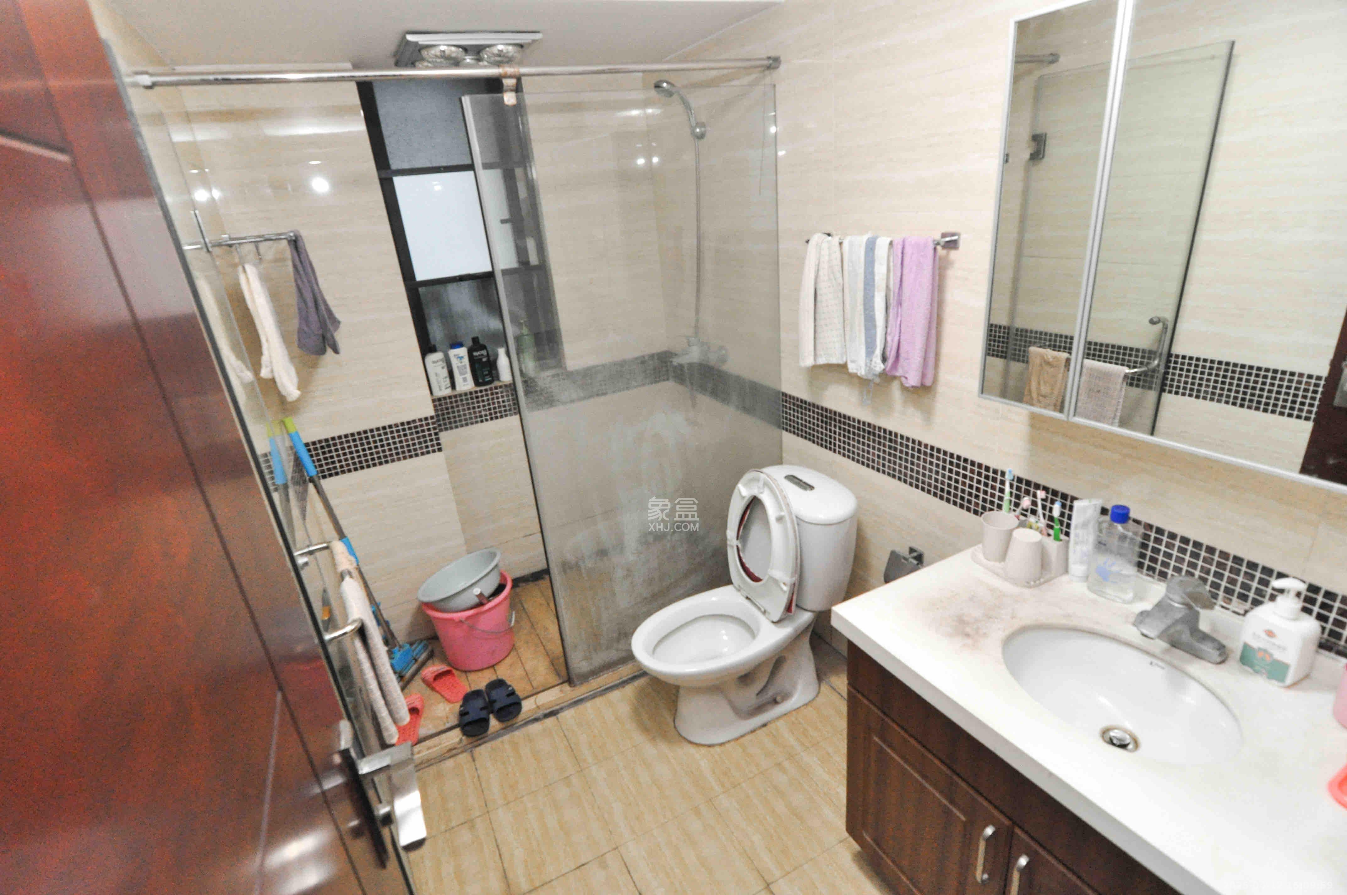 达美D6区  4室2厅2卫   4500.00元/月室内图