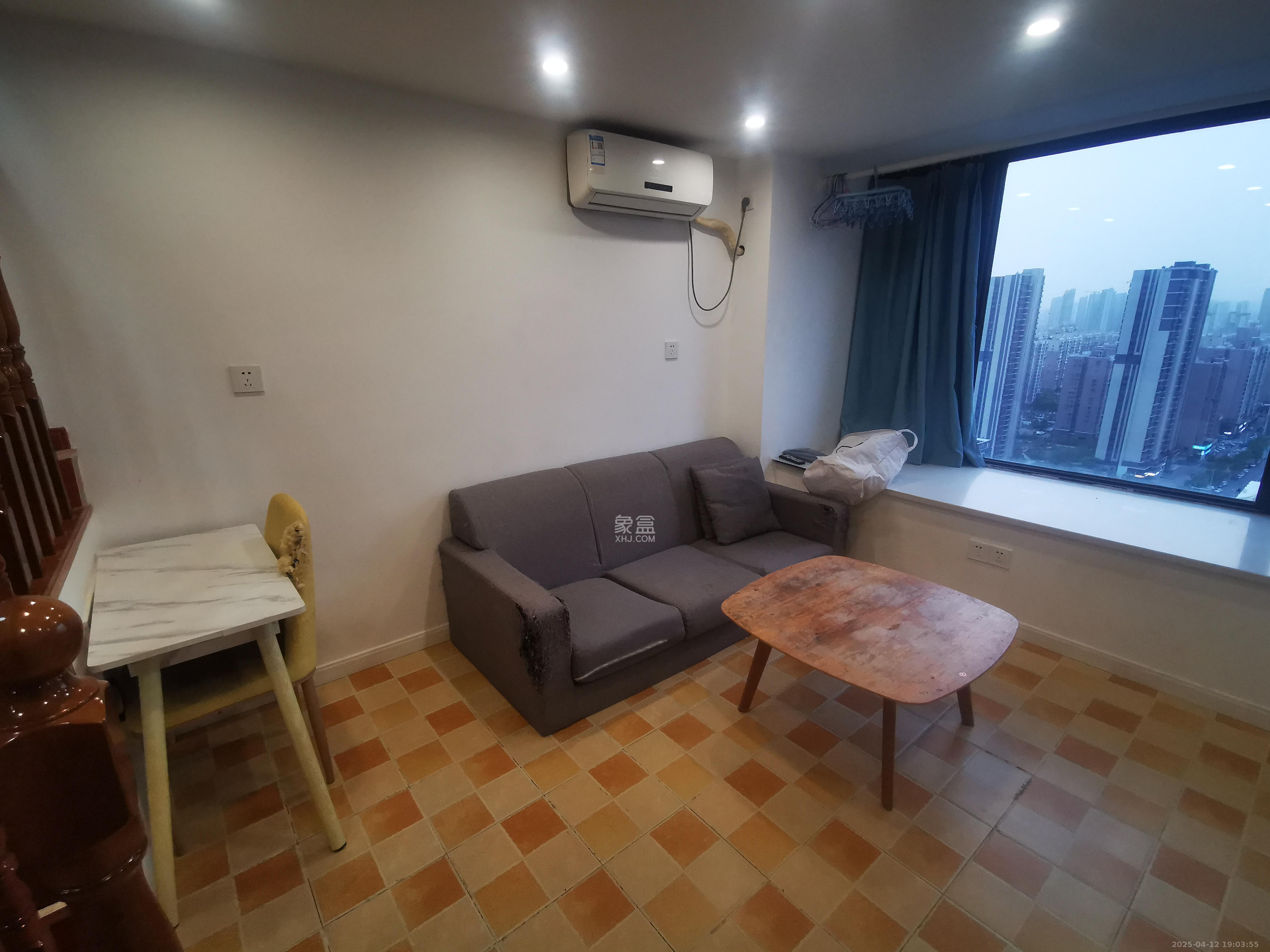 龙湖湘江星座(祺鑫星座公寓) 2室1厅1卫 1700.0元/月 龙湖湘江星座(祺鑫星座公寓) 2室1厅1卫 1700.0元/月室内图