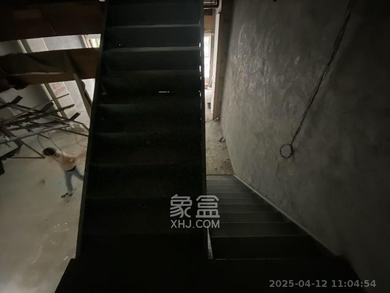 湖湘林语二期  1室1厅1卫   398.00万客厅