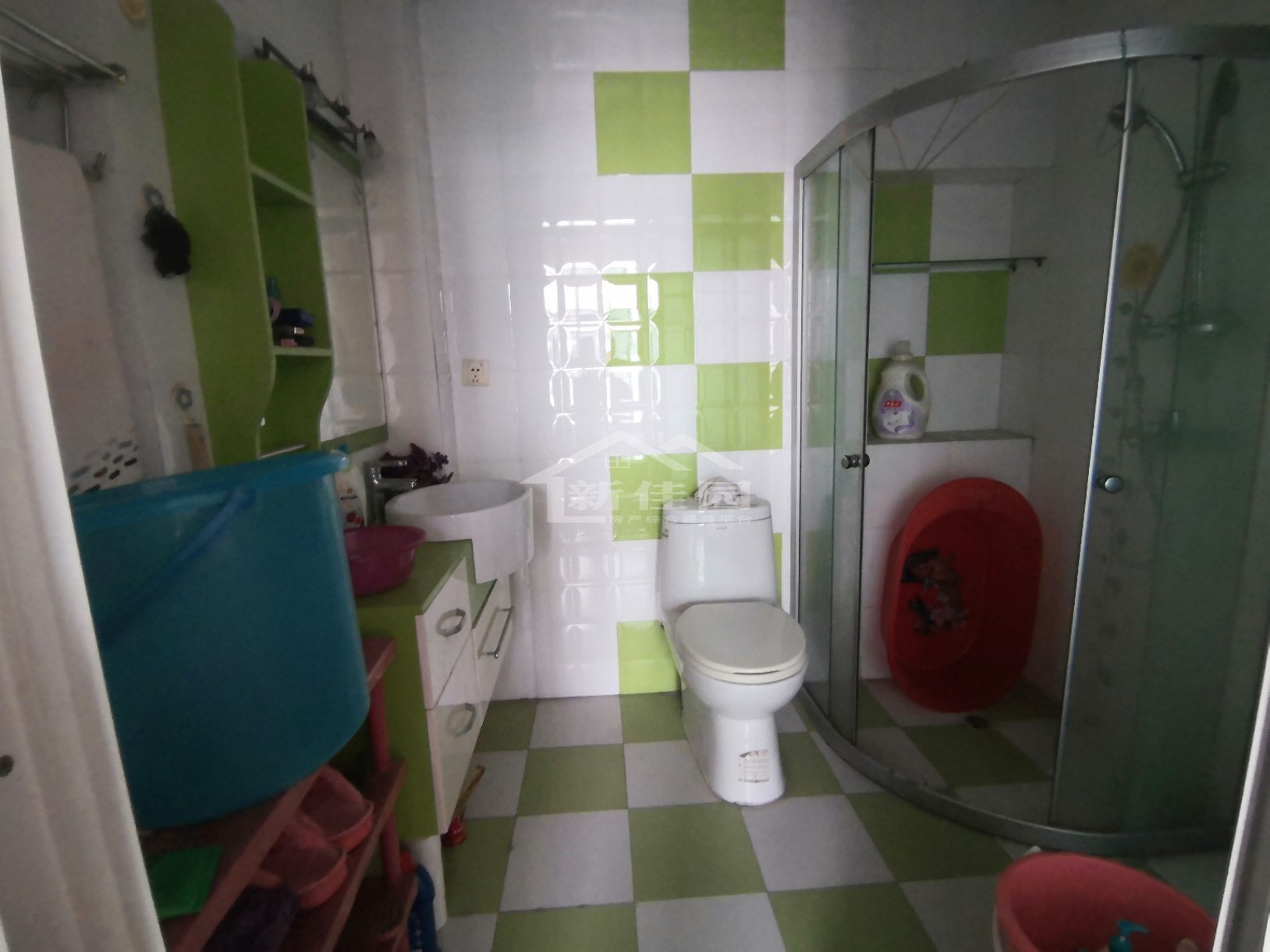 警苑小区  4室2厅2卫    82.8万 警苑小区  4室2厅2卫    82.8万客厅