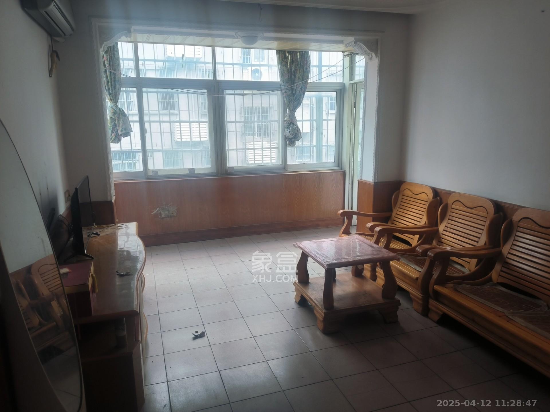 长岭包装宿舍  3室2厅1卫   2600.00元/月室内图